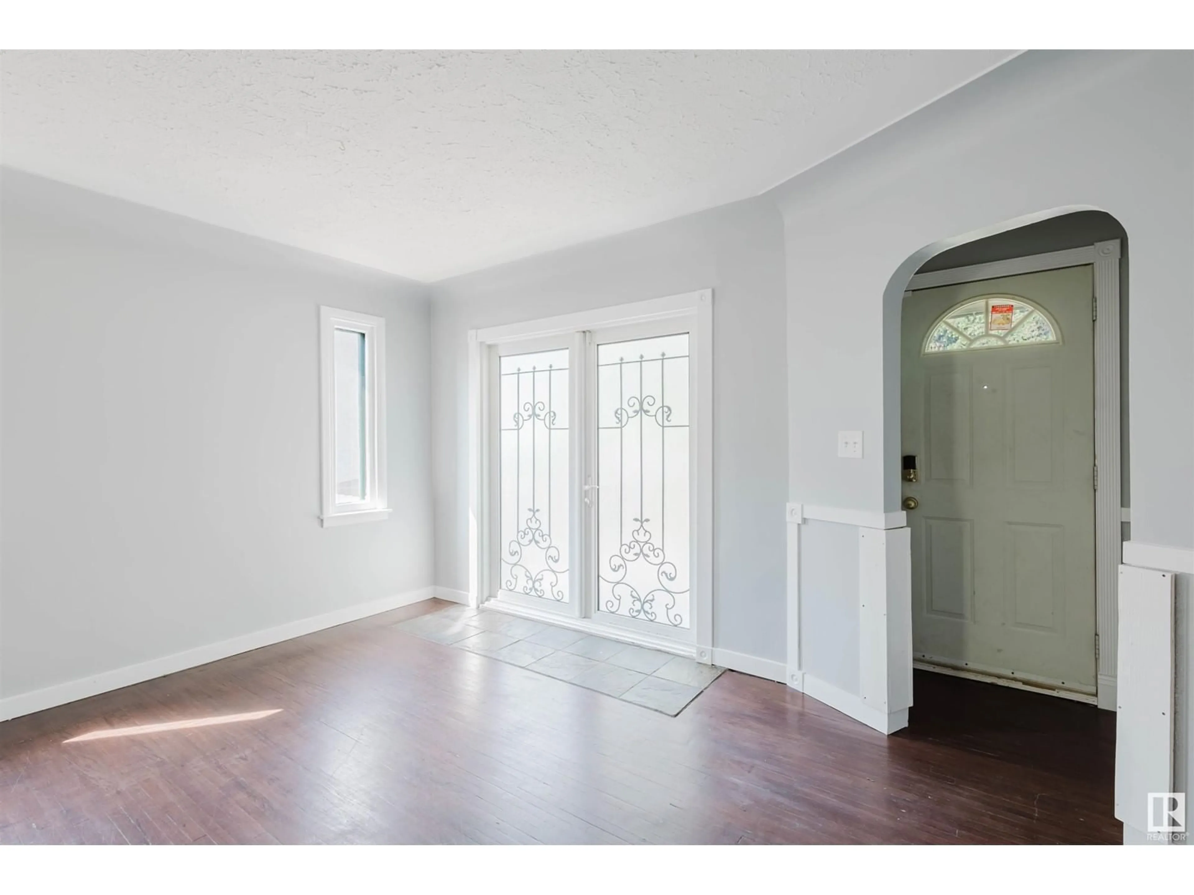 Indoor entryway for 9731 162 ST, Edmonton Alberta T5P3L1