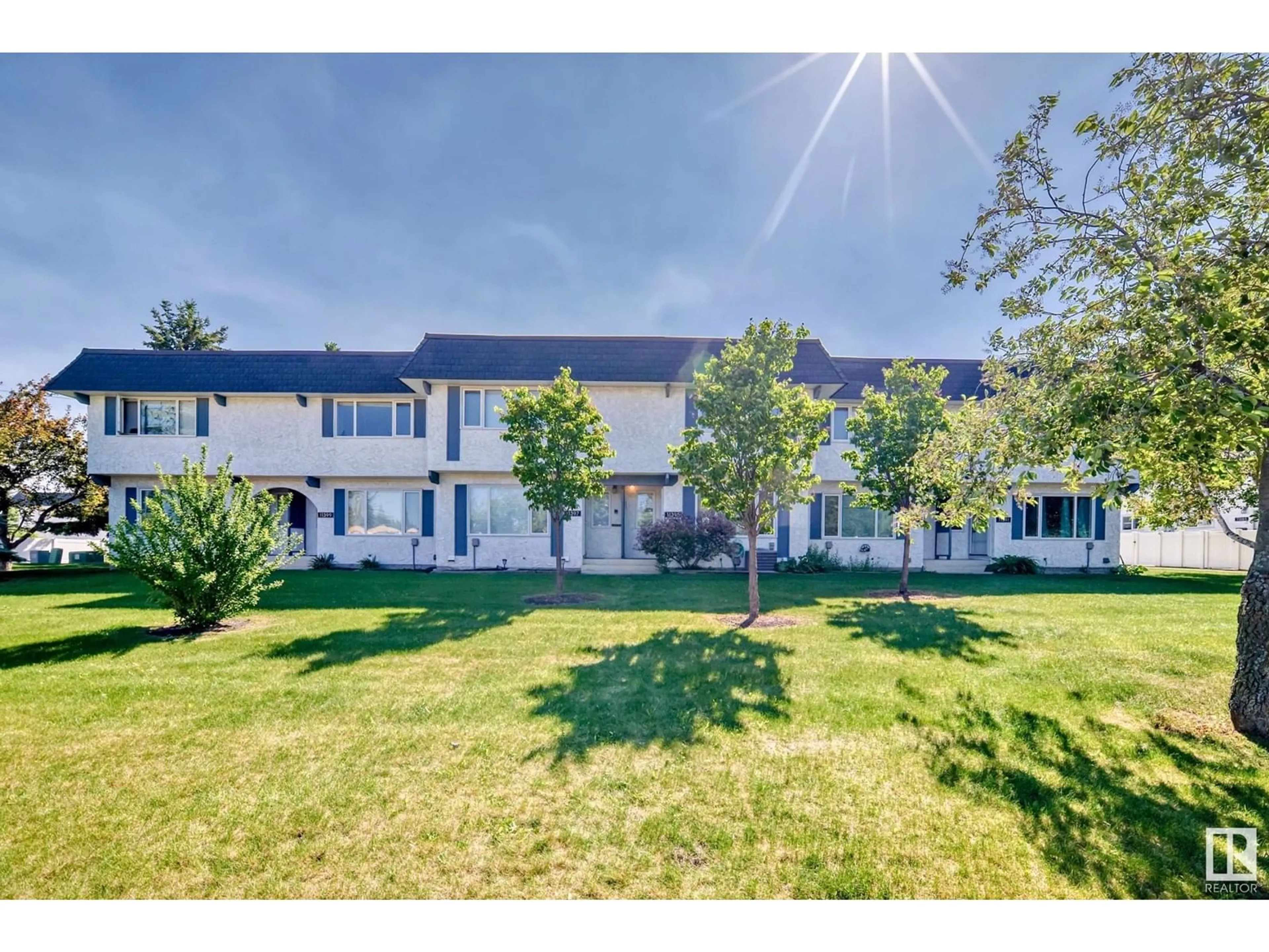 A pic from outside/outdoor area/front of a property/back of a property/a pic from drone, unknown for 11395 22 AV, Edmonton Alberta T6J4V8