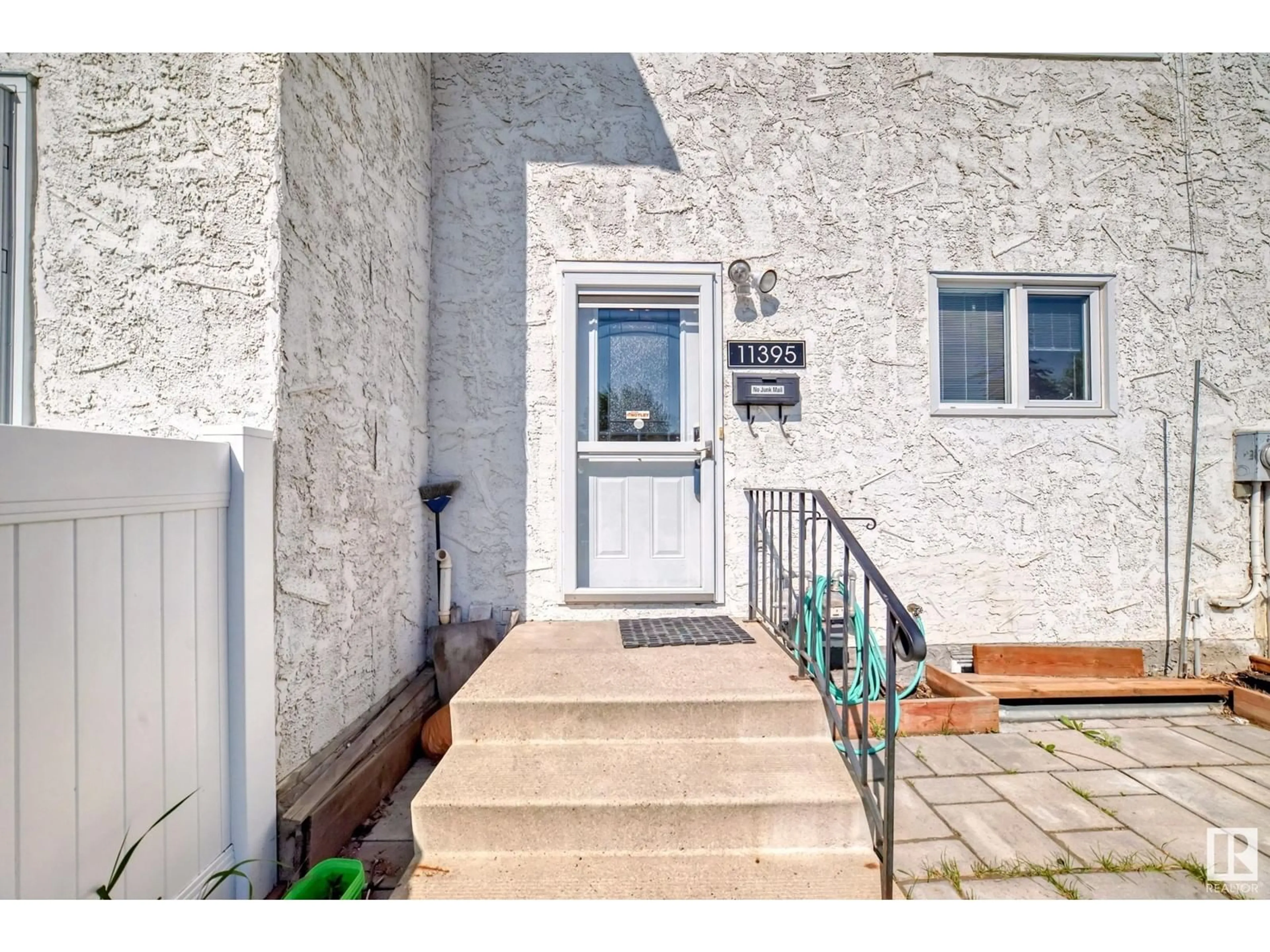 Indoor entryway for 11395 22 AV, Edmonton Alberta T6J4V8