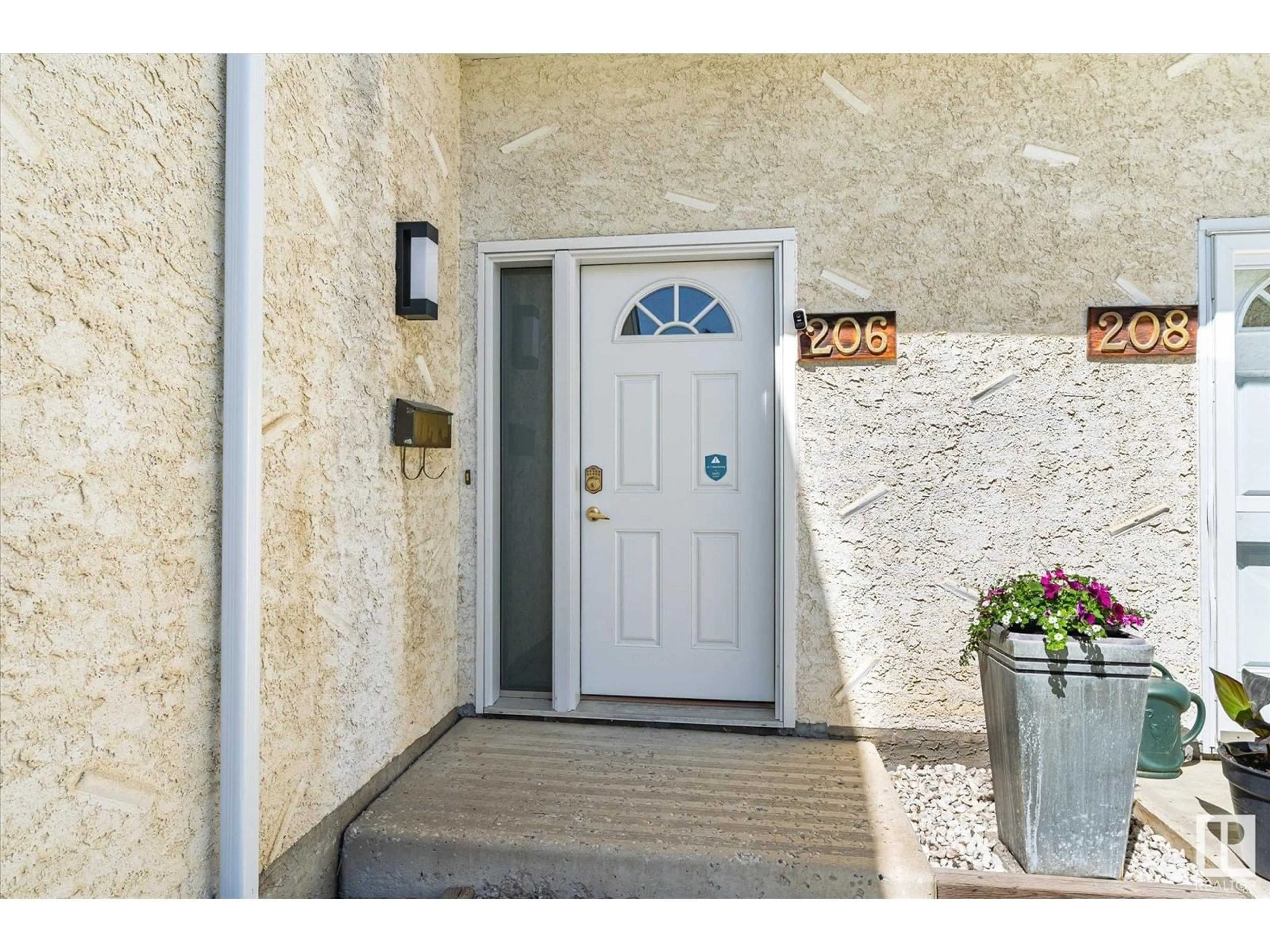 Indoor entryway for 206 CALLINGWOOD PL, Edmonton Alberta T5T2C6