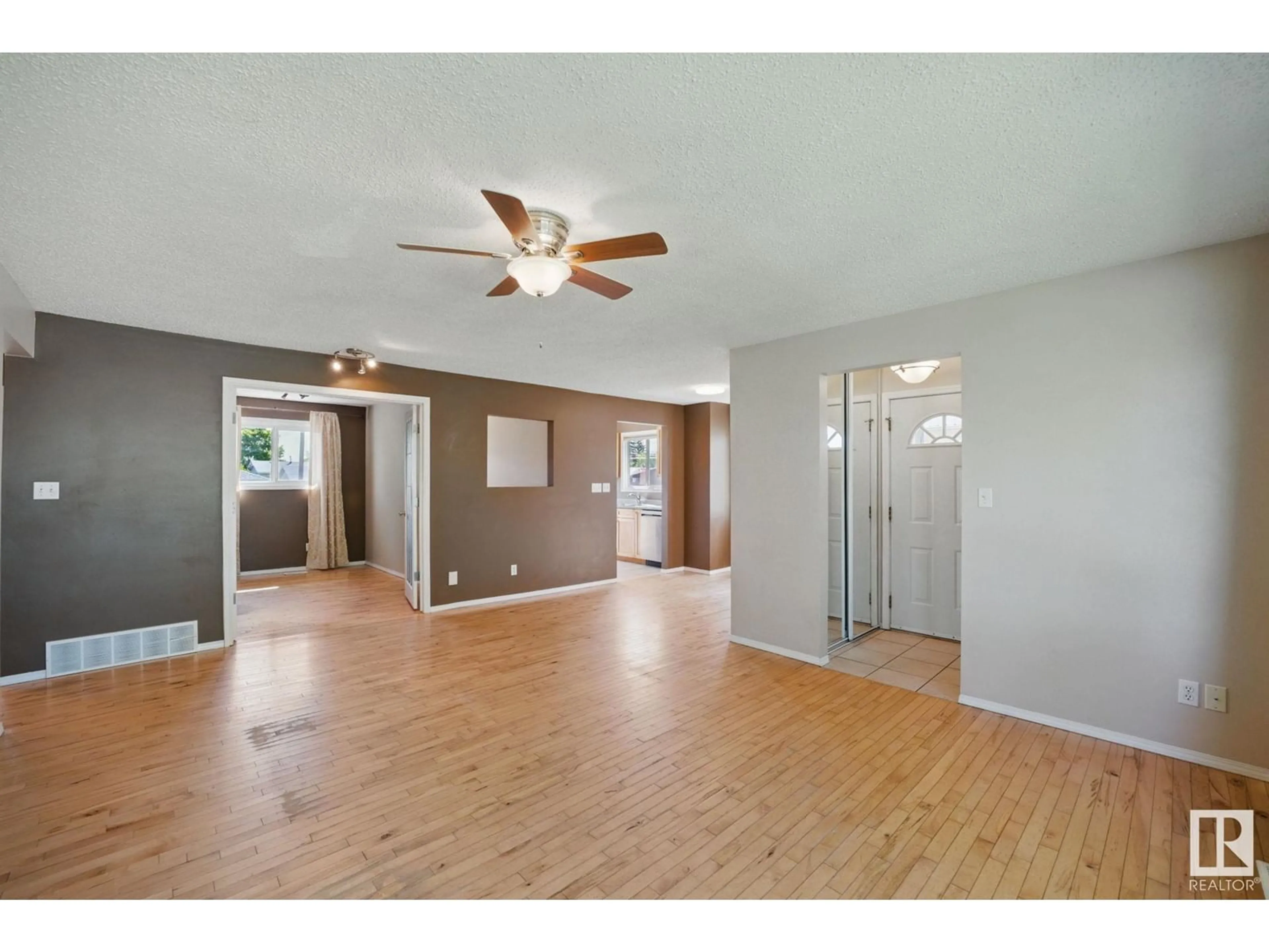 Unknown for 12929 87 ST, Edmonton Alberta T5E3E2