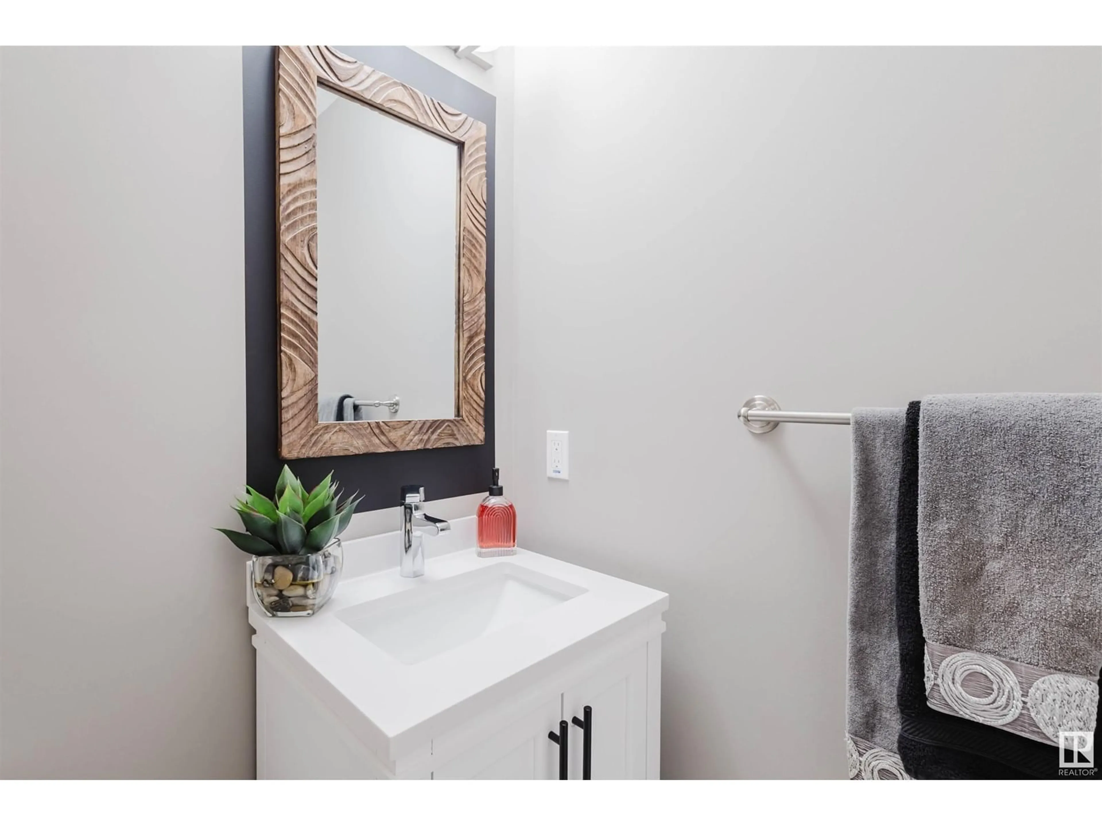 Standard bathroom, unknown for SW - 1109 176 ST, Edmonton Alberta T6W2B7