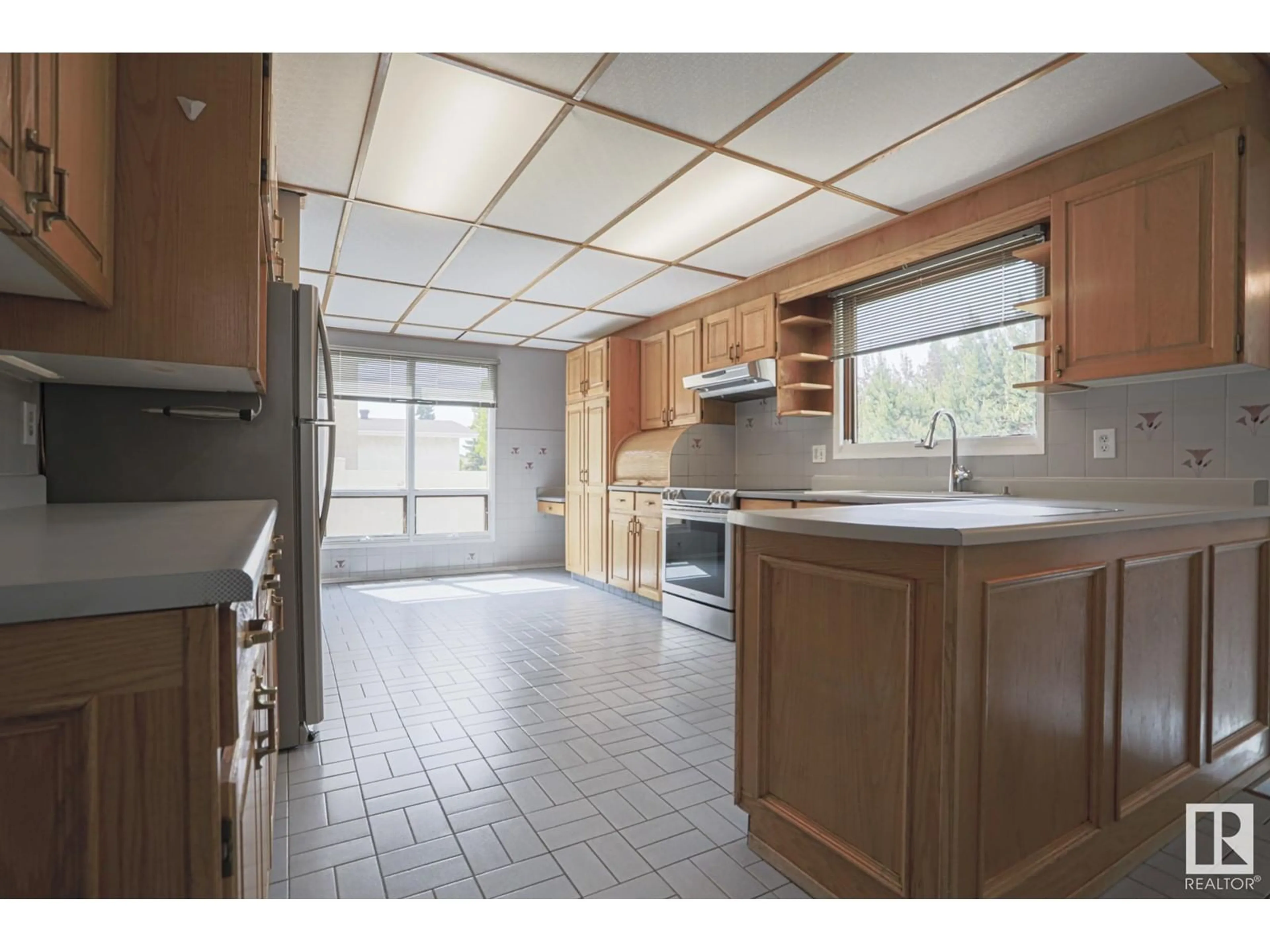 Standard kitchen, unknown for 17312 111 ST, Edmonton Alberta T5X3J8