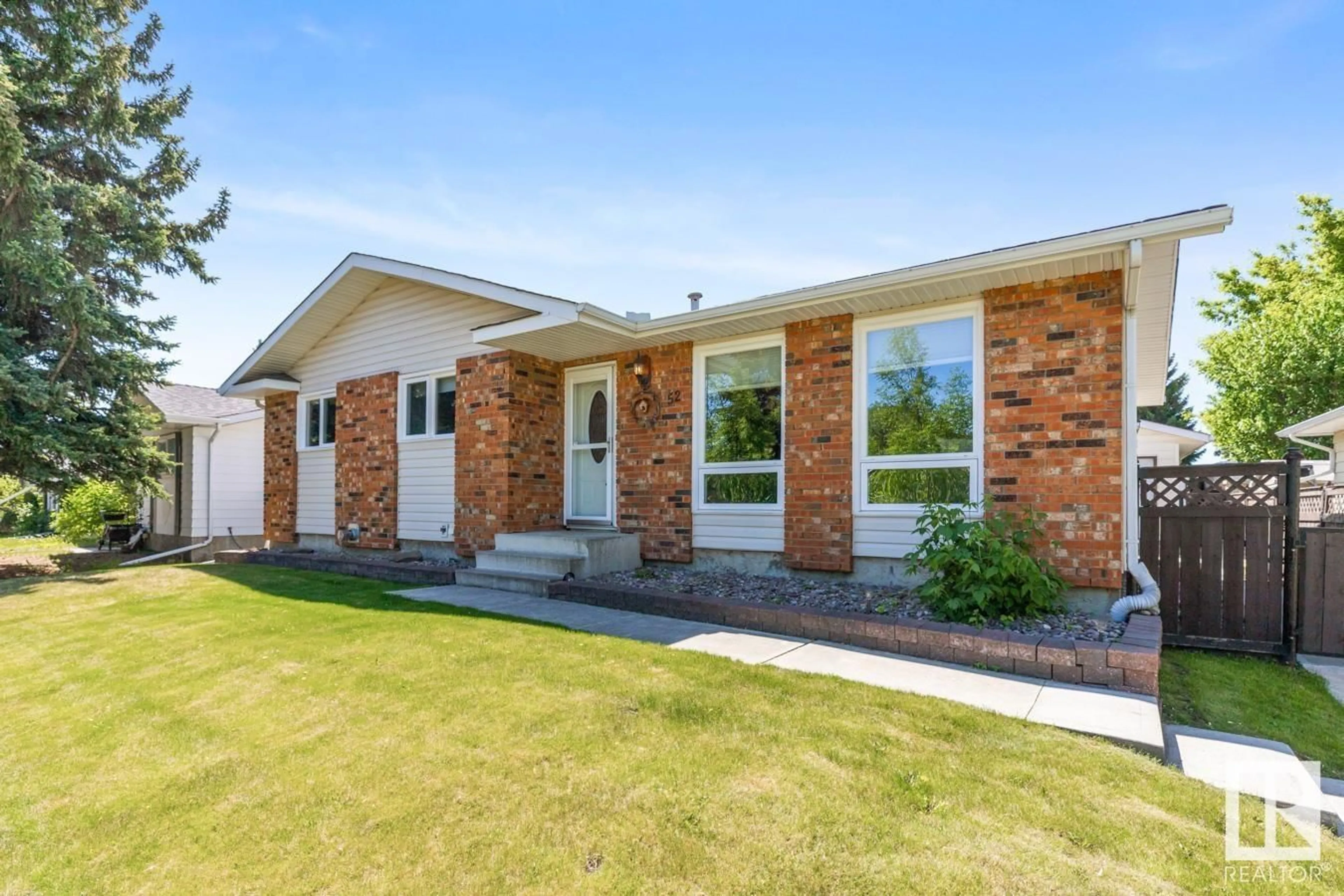 Home with brick exterior material, unknown for 52 WOODHAVEN DR, Spruce Grove Alberta T7X1M6