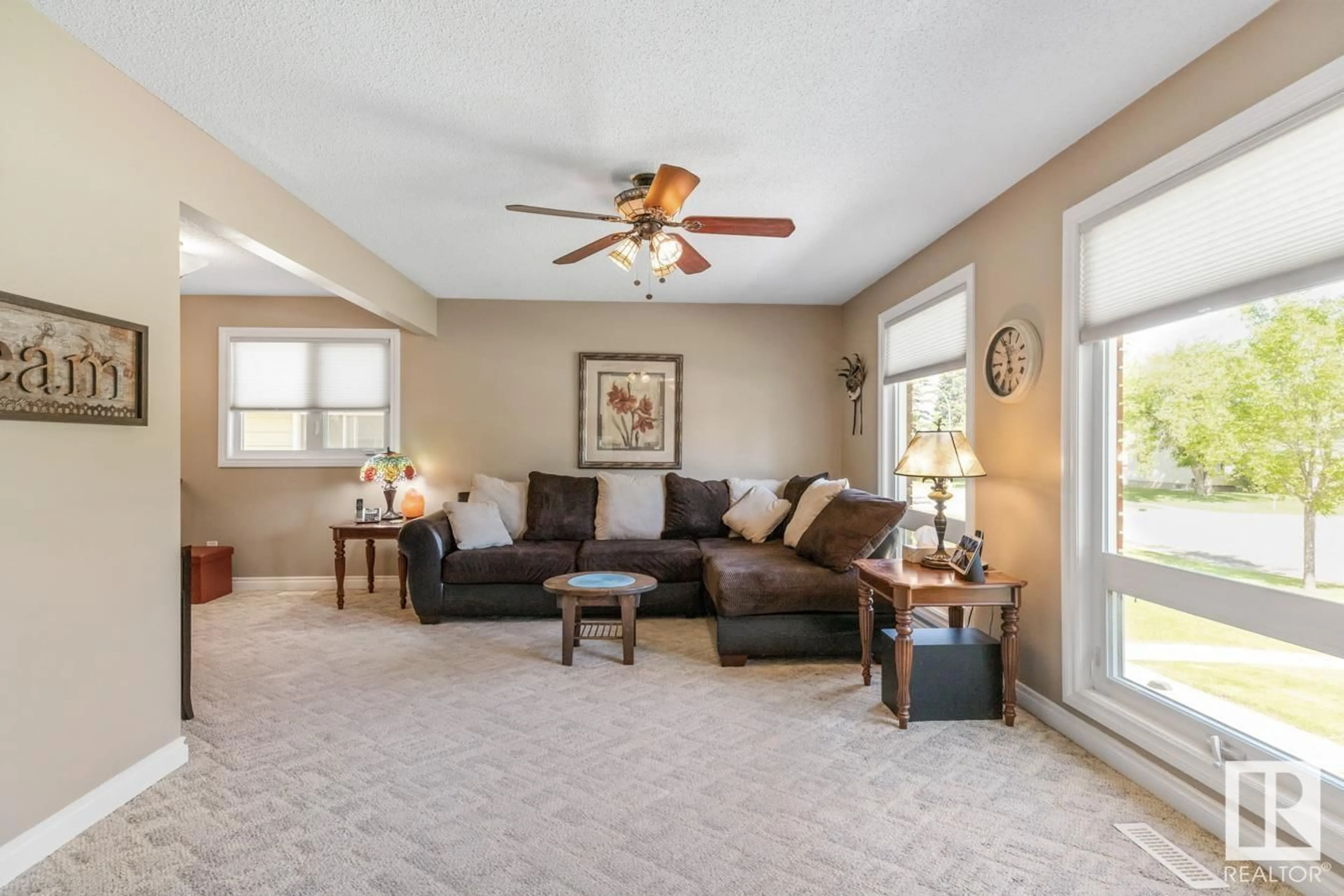 Living room with furniture, carpet floor for 52 WOODHAVEN DR, Spruce Grove Alberta T7X1M6