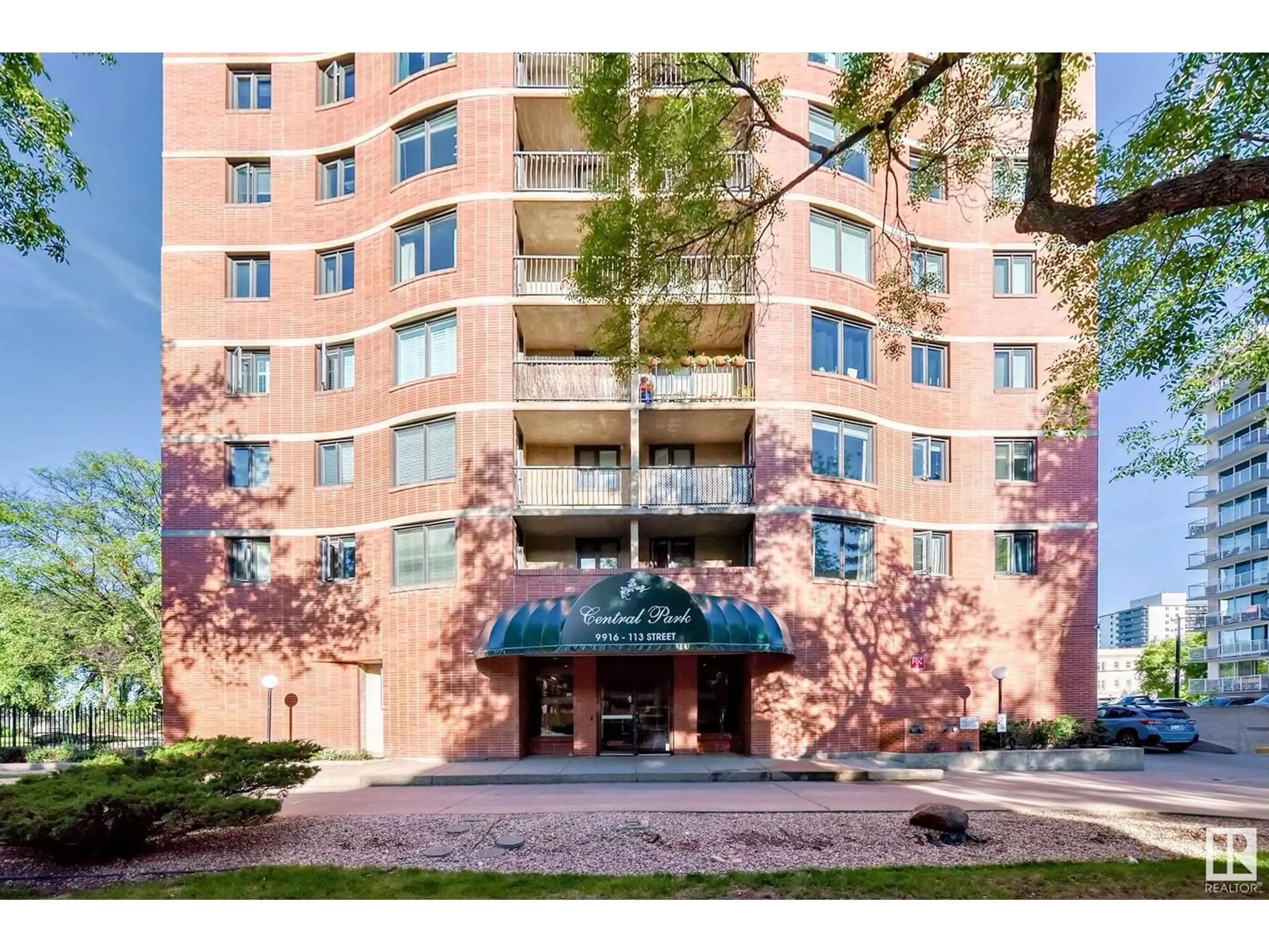Indoor foyer for #1002 - 9916 113 ST, Edmonton Alberta T5K2N3