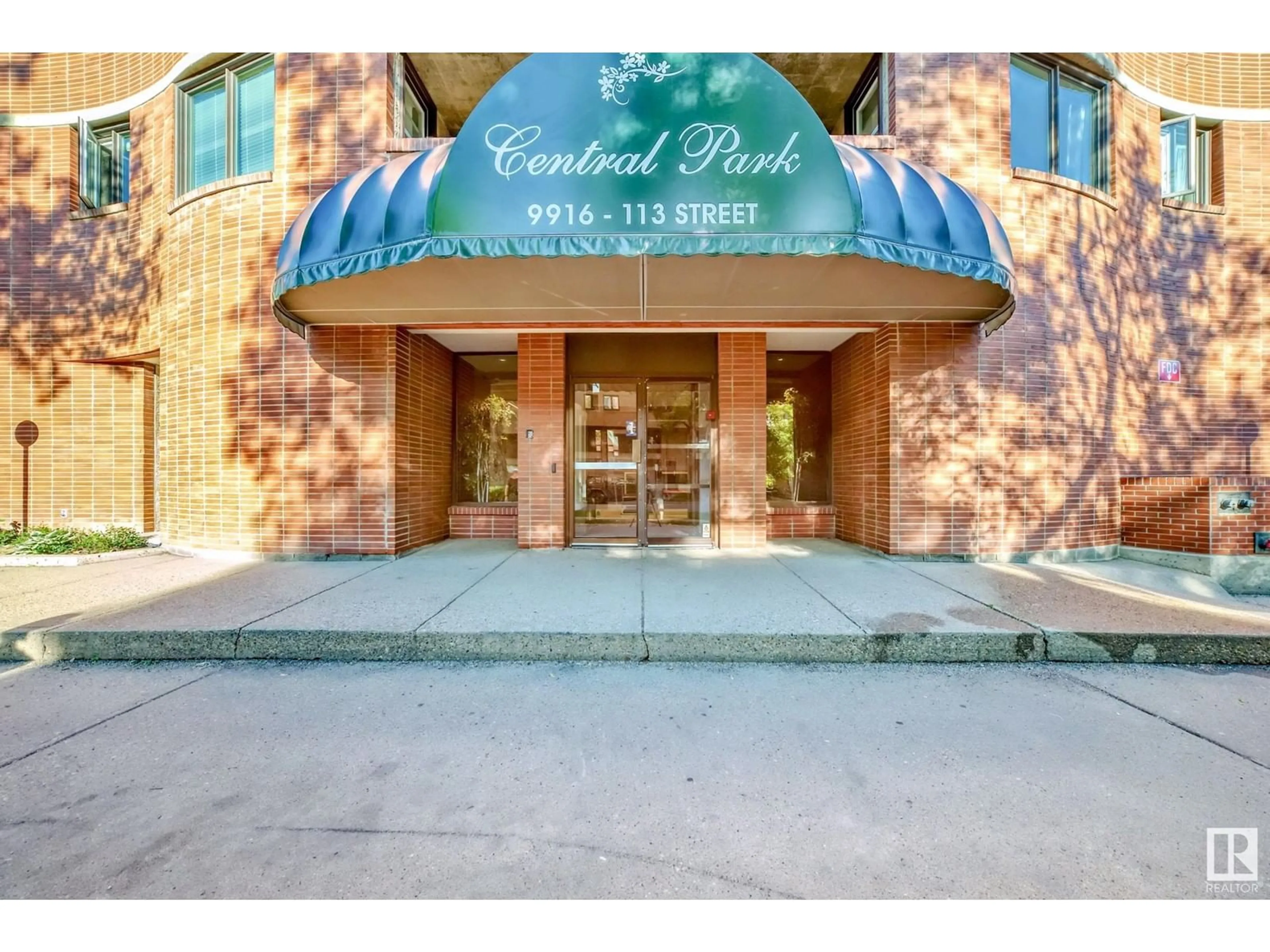 Indoor foyer for #1002 - 9916 113 ST, Edmonton Alberta T5K2N3