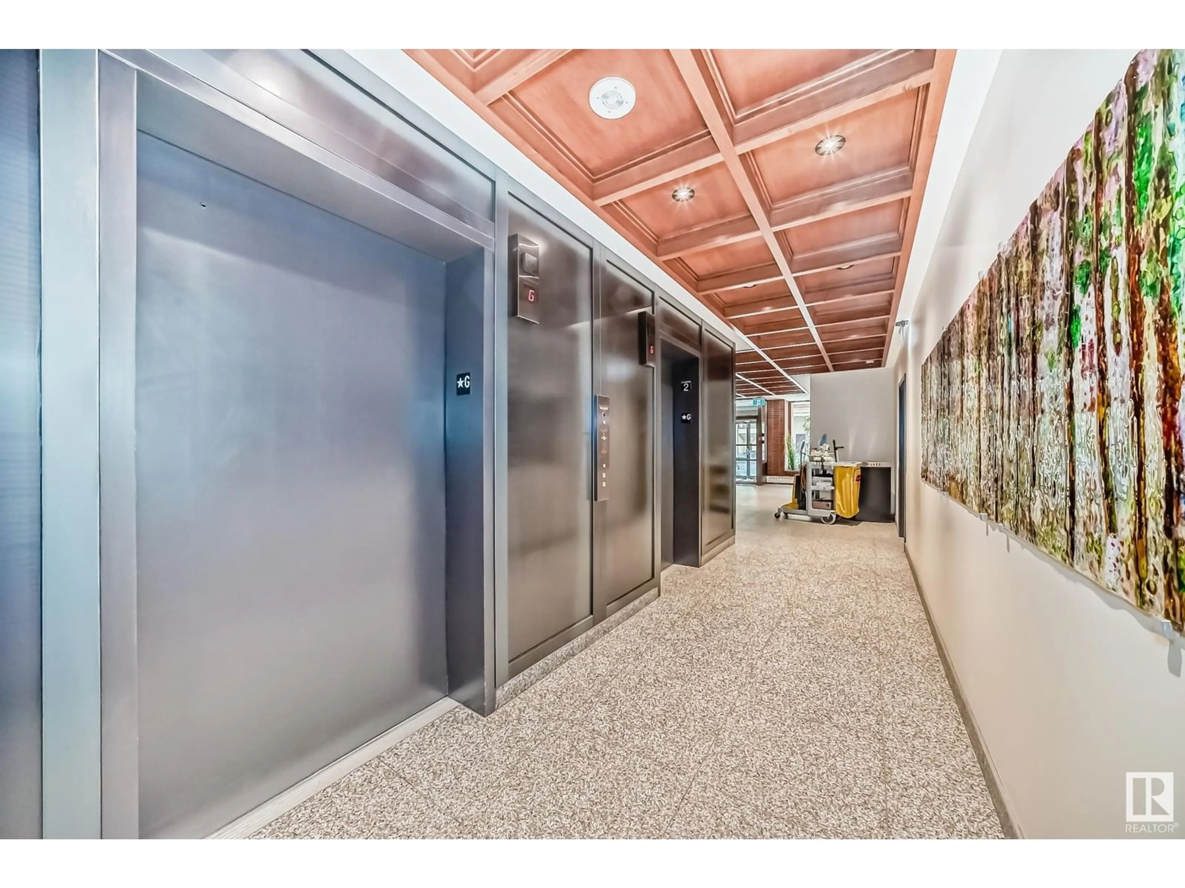 Indoor foyer for #1002 - 9916 113 ST, Edmonton Alberta T5K2N3