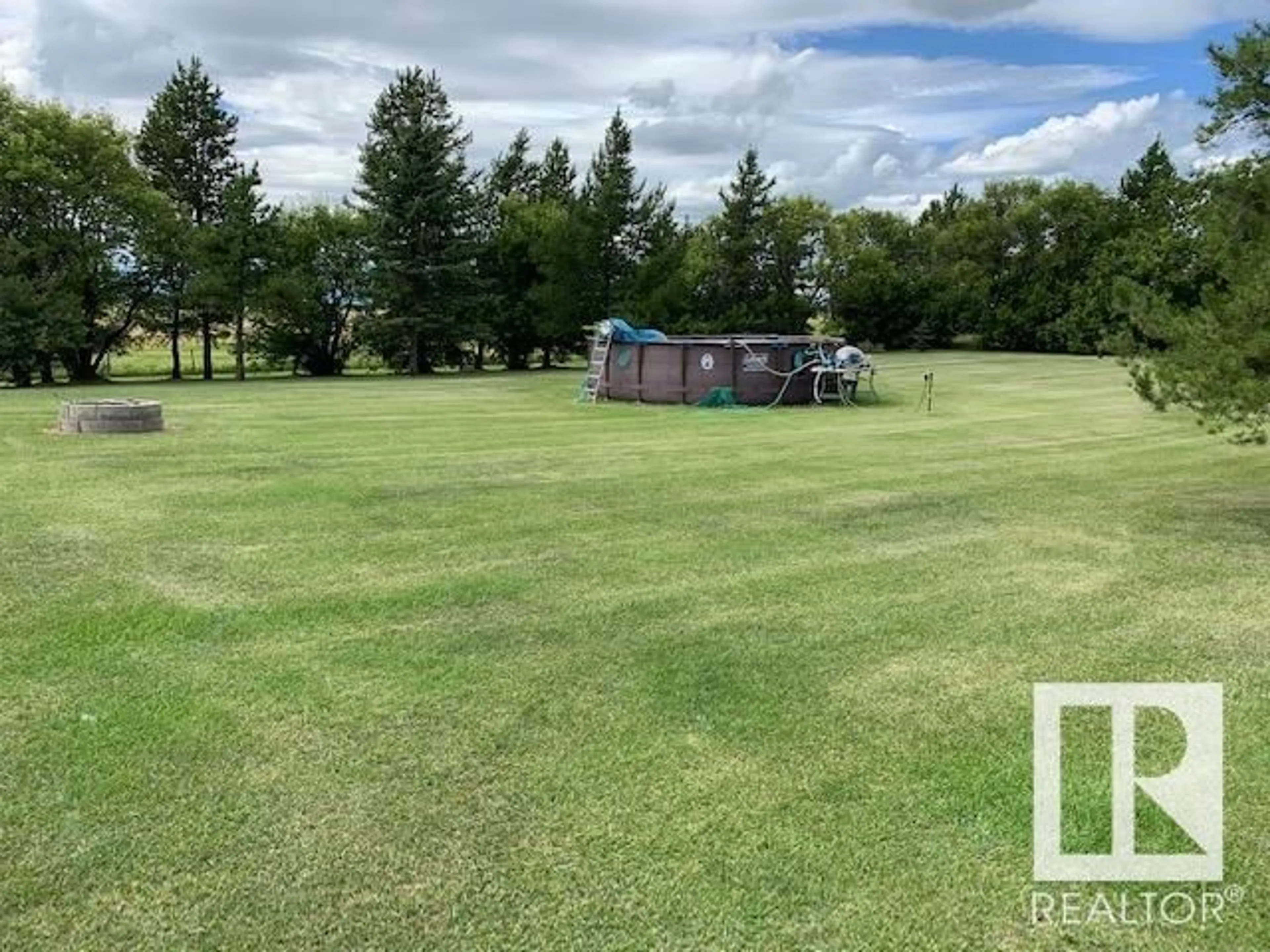 A pic from outside/outdoor area/front of a property/back of a property/a pic from drone, water/lake/river/ocean view for 11405 TWP RD 440, Rural Flagstaff County Alberta T0B2V0