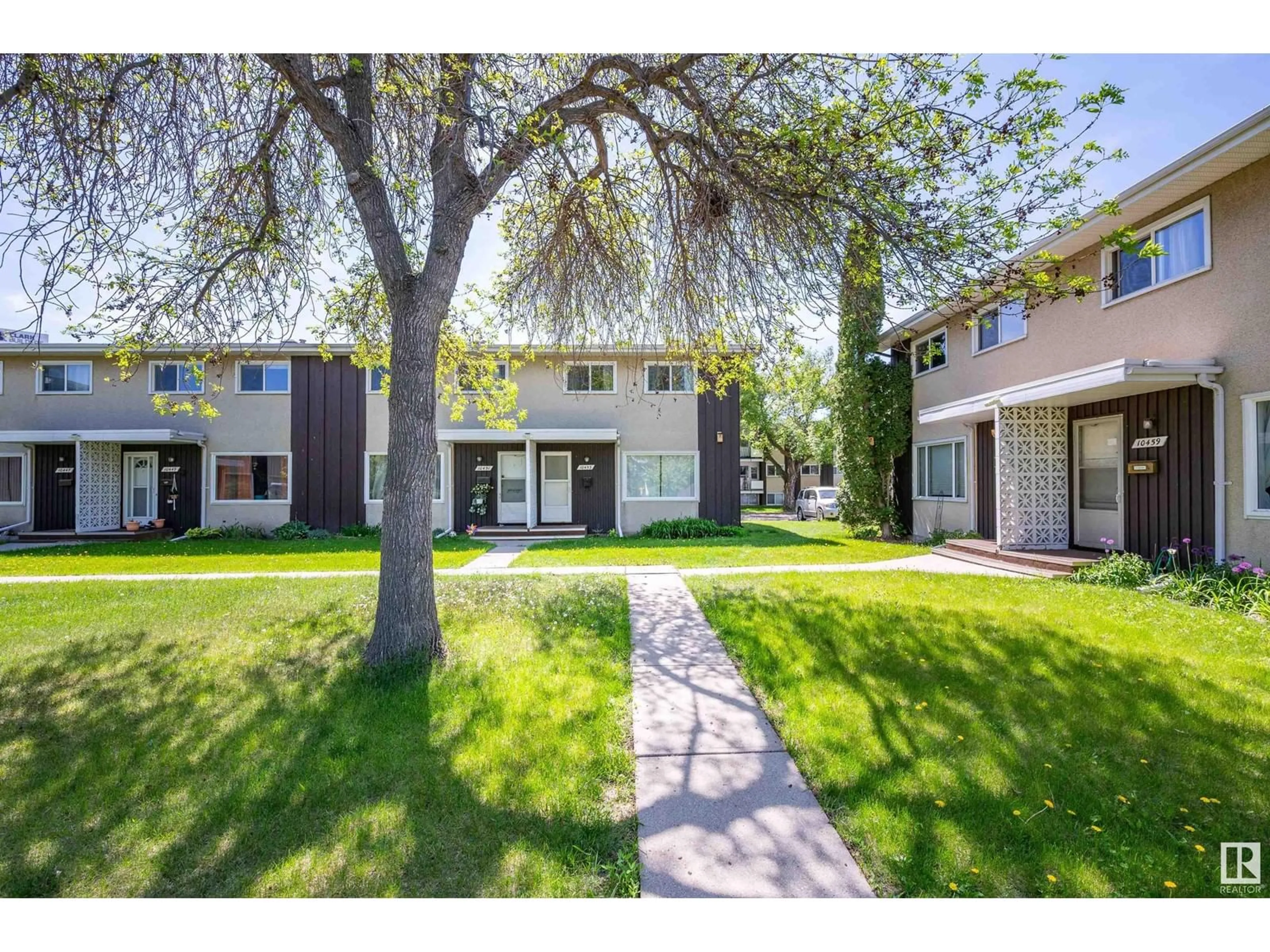 Patio, street for 10453 58 AV, Edmonton Alberta T6H1B8