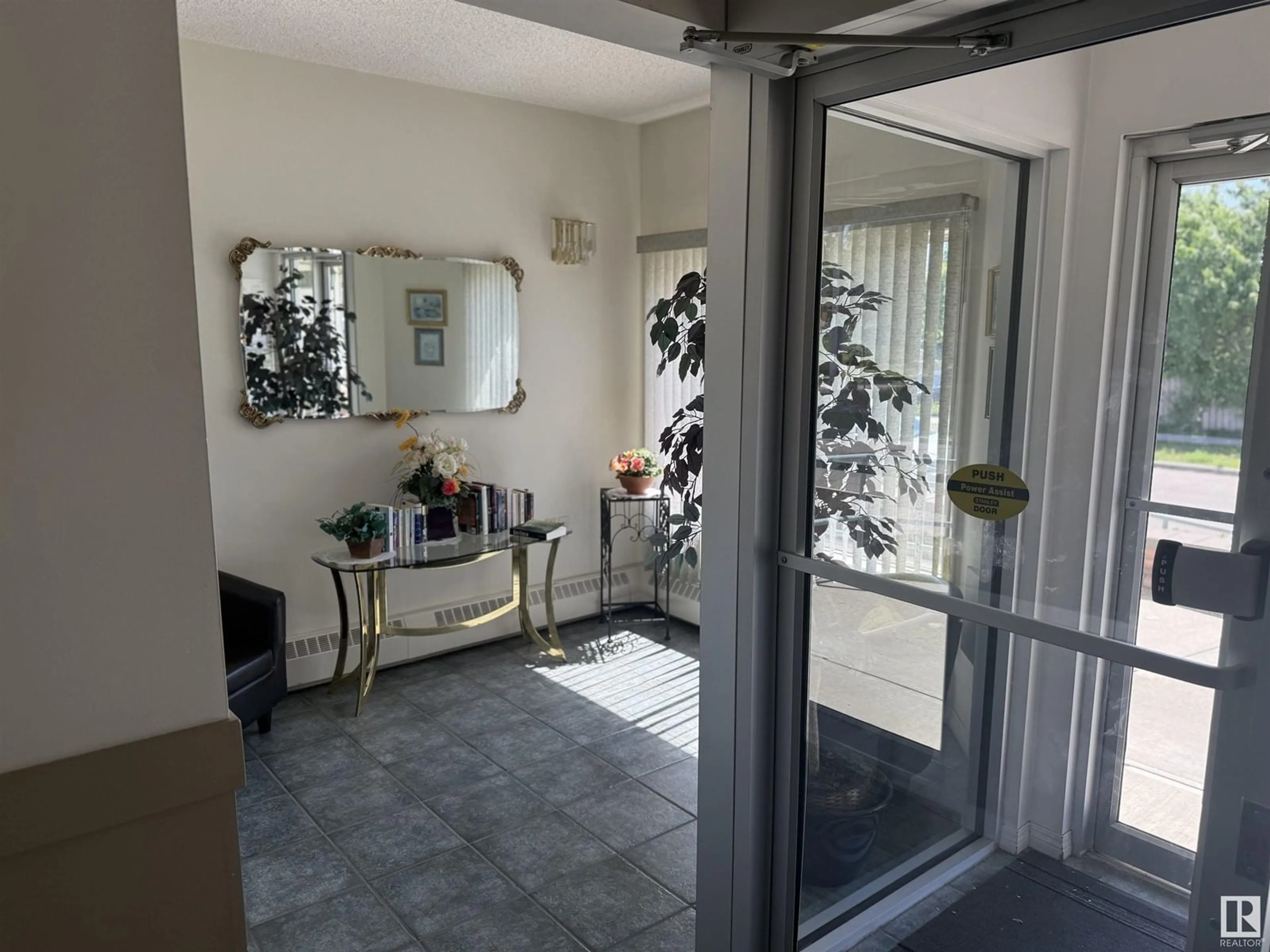 Indoor foyer for #202 - 11308 130 AV, Edmonton Alberta T5E6L2