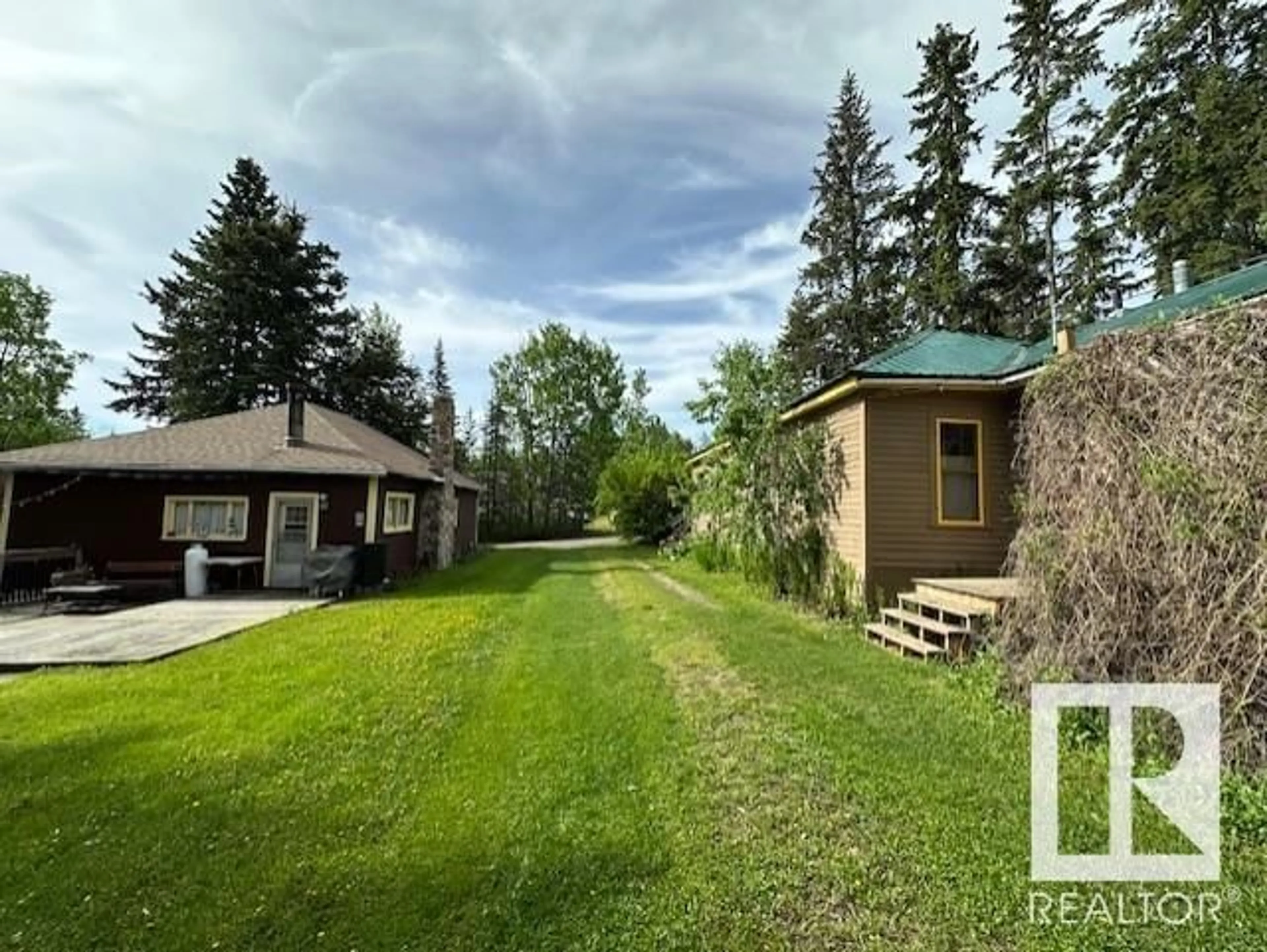 A pic from outside/outdoor area/front of a property/back of a property/a pic from drone, unknown for 120 7 ST, Rural Parkland County Alberta T2B0B0