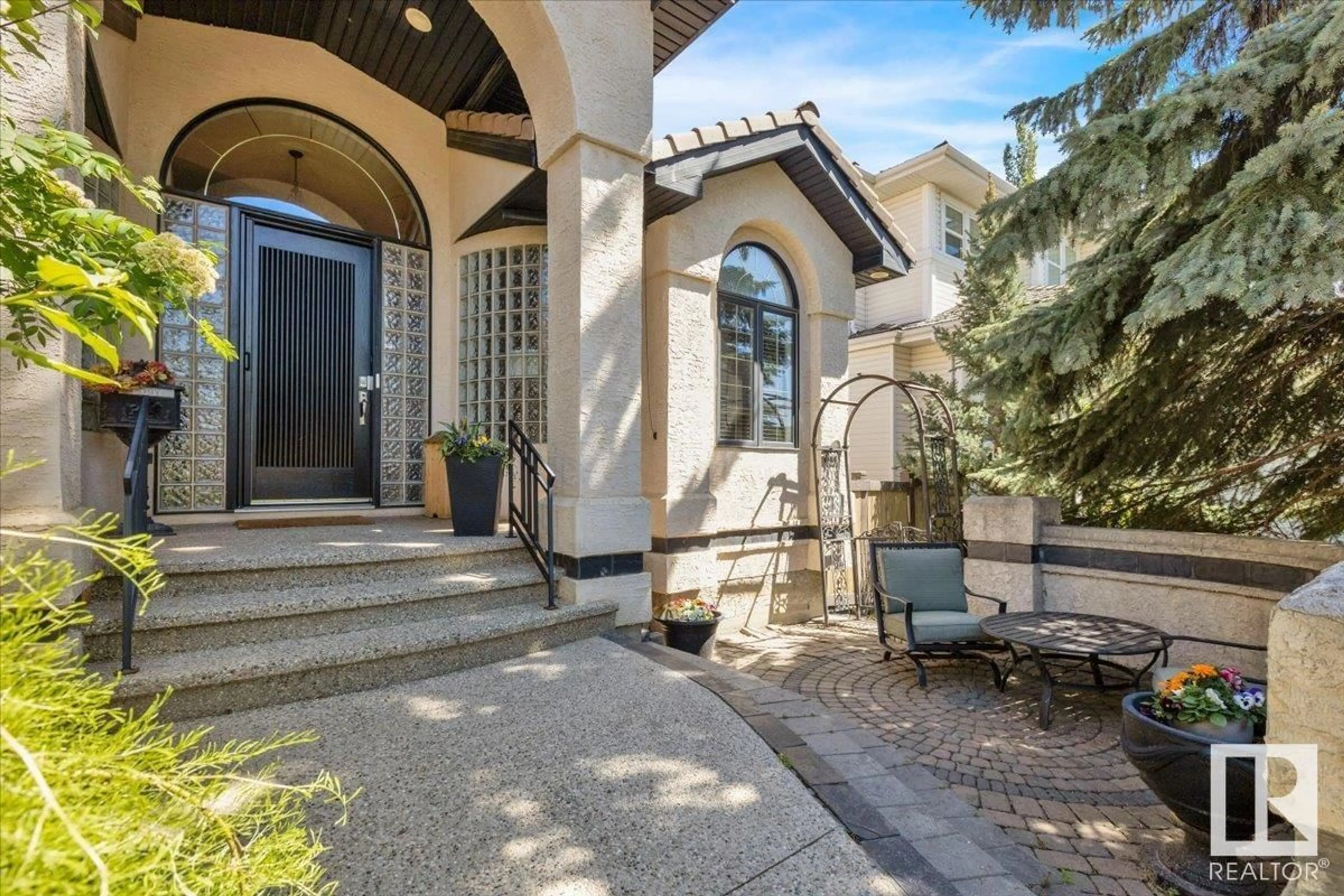 Patio, street for 51 L'HIRONDELLE CO, St. Albert Alberta T8N6T8