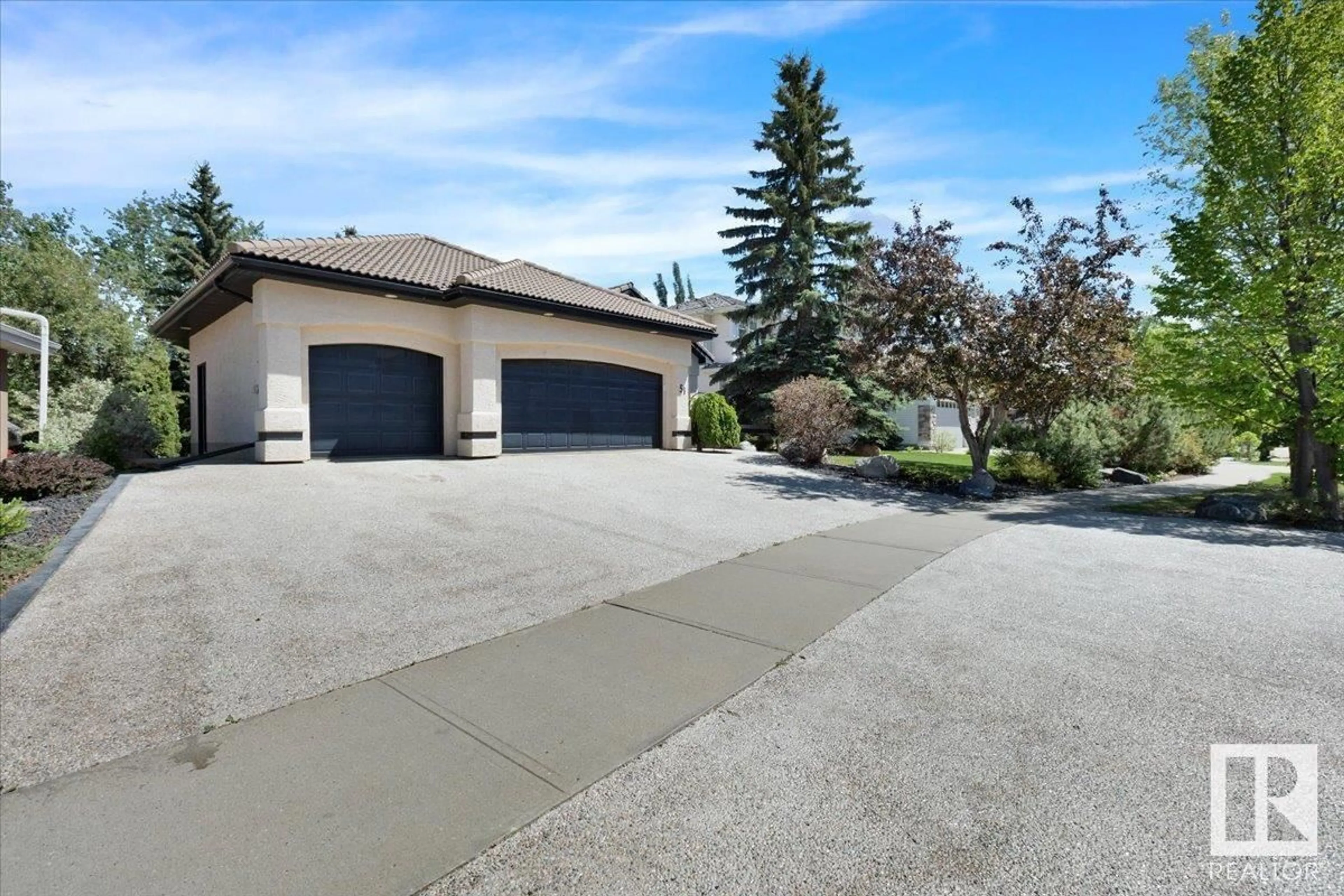 A pic from outside/outdoor area/front of a property/back of a property/a pic from drone, street for 51 L'HIRONDELLE CO, St. Albert Alberta T8N6T8