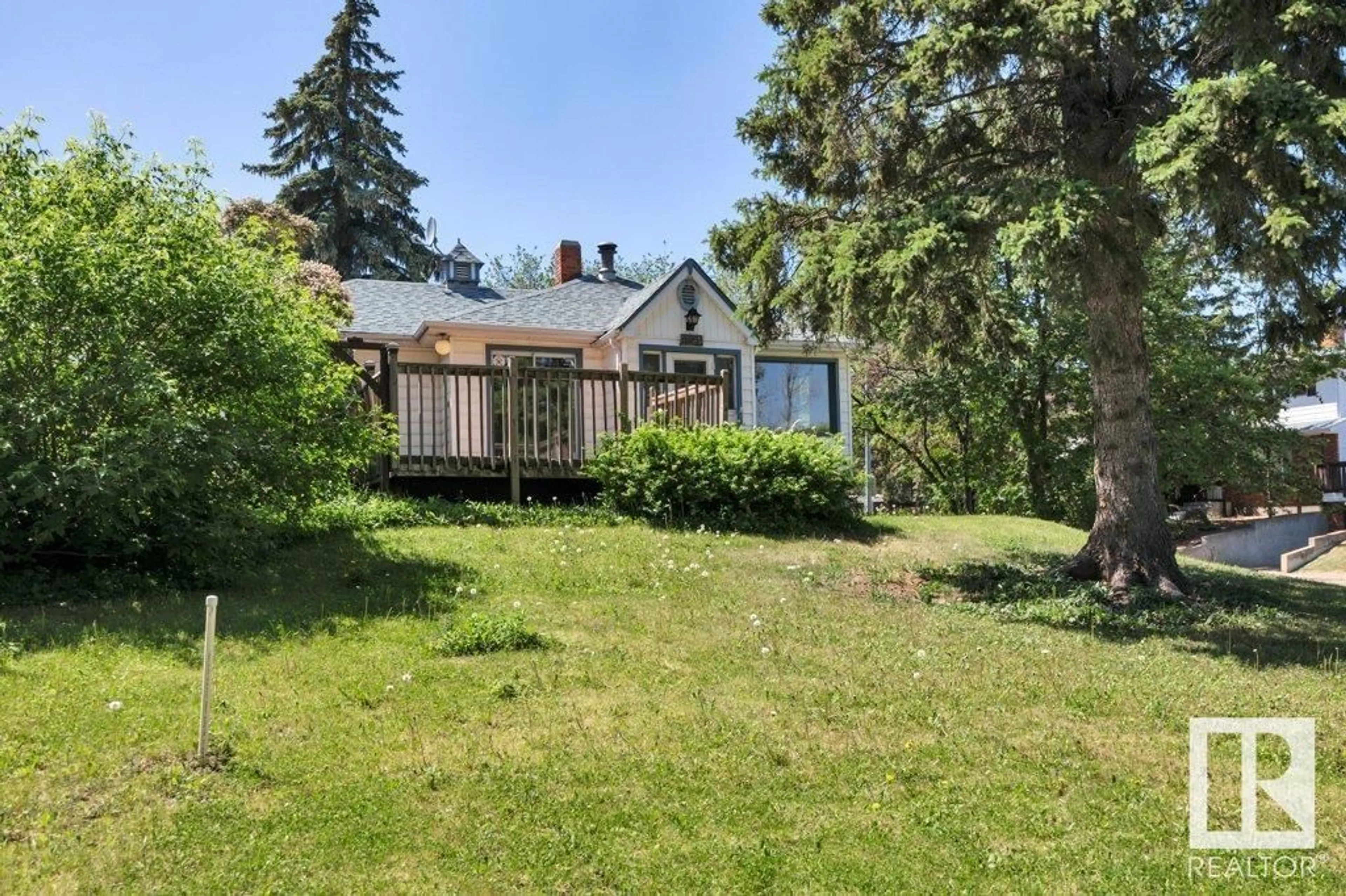 A pic from outside/outdoor area/front of a property/back of a property/a pic from drone, unknown for NW - 10148 87 ST, Edmonton Alberta T5H1N4