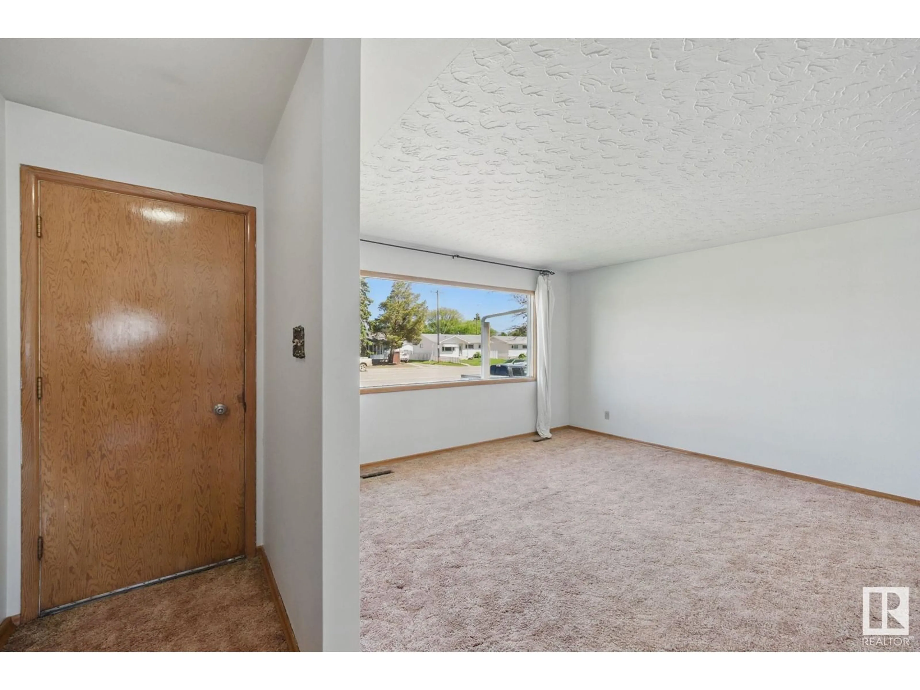 Unknown for 16041 95 AV, Edmonton Alberta T5P0A8