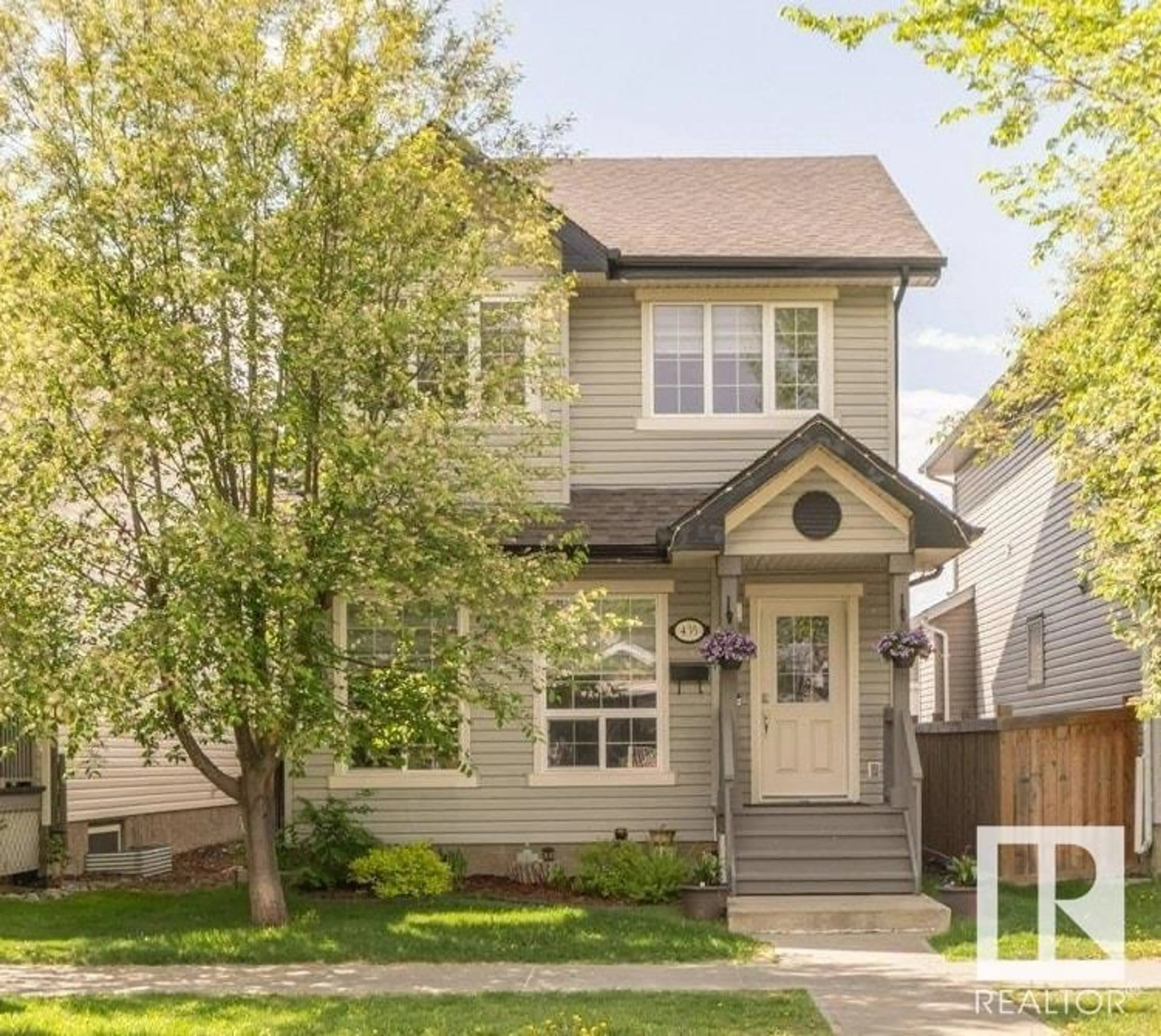 Home with vinyl exterior material, street for 435 HEMINGWAY RD, Edmonton Alberta T6M0J8