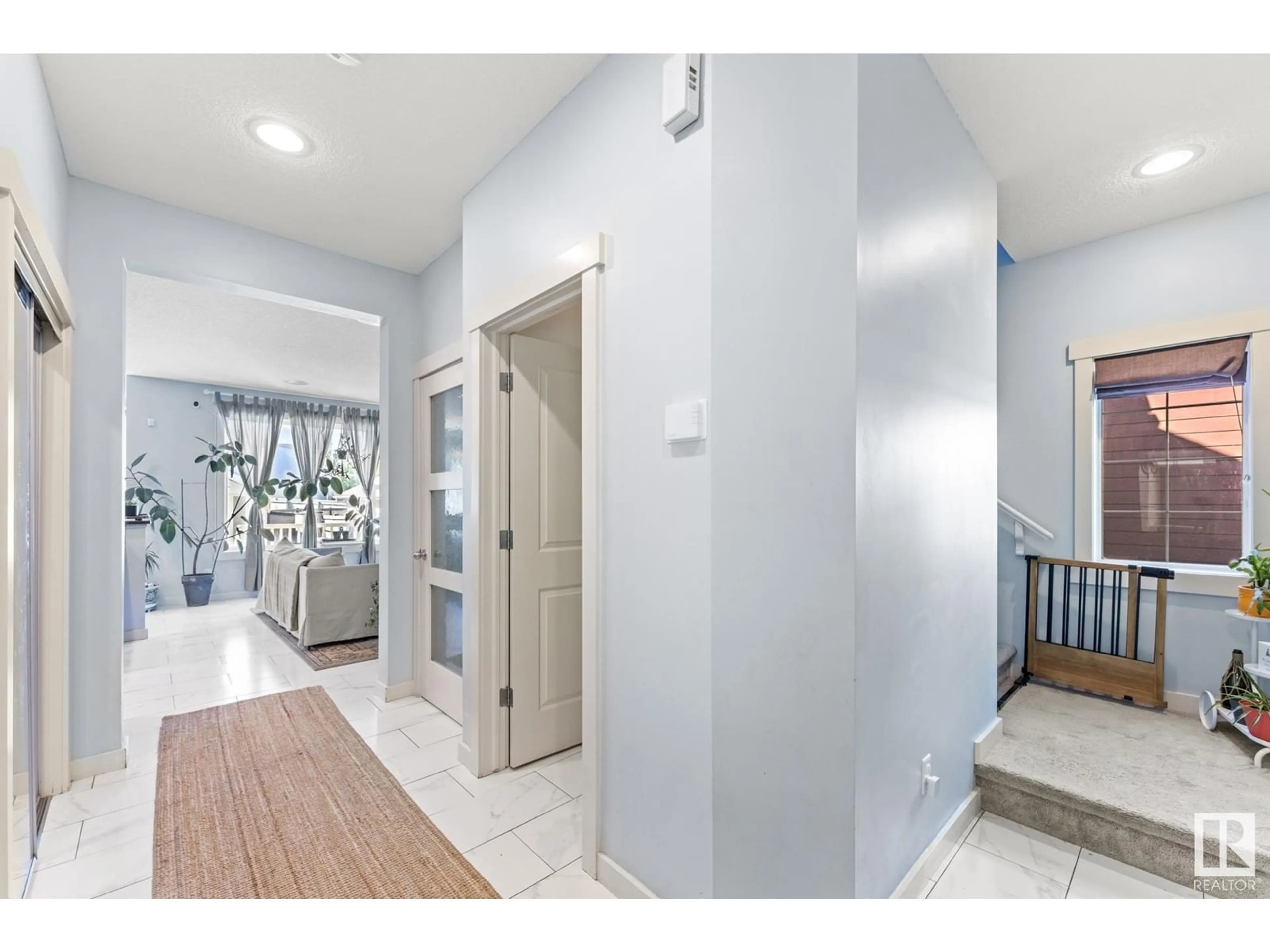 Indoor foyer for 8211 SUMMERSIDE GRANDE BV, Edmonton Alberta T6X0J2