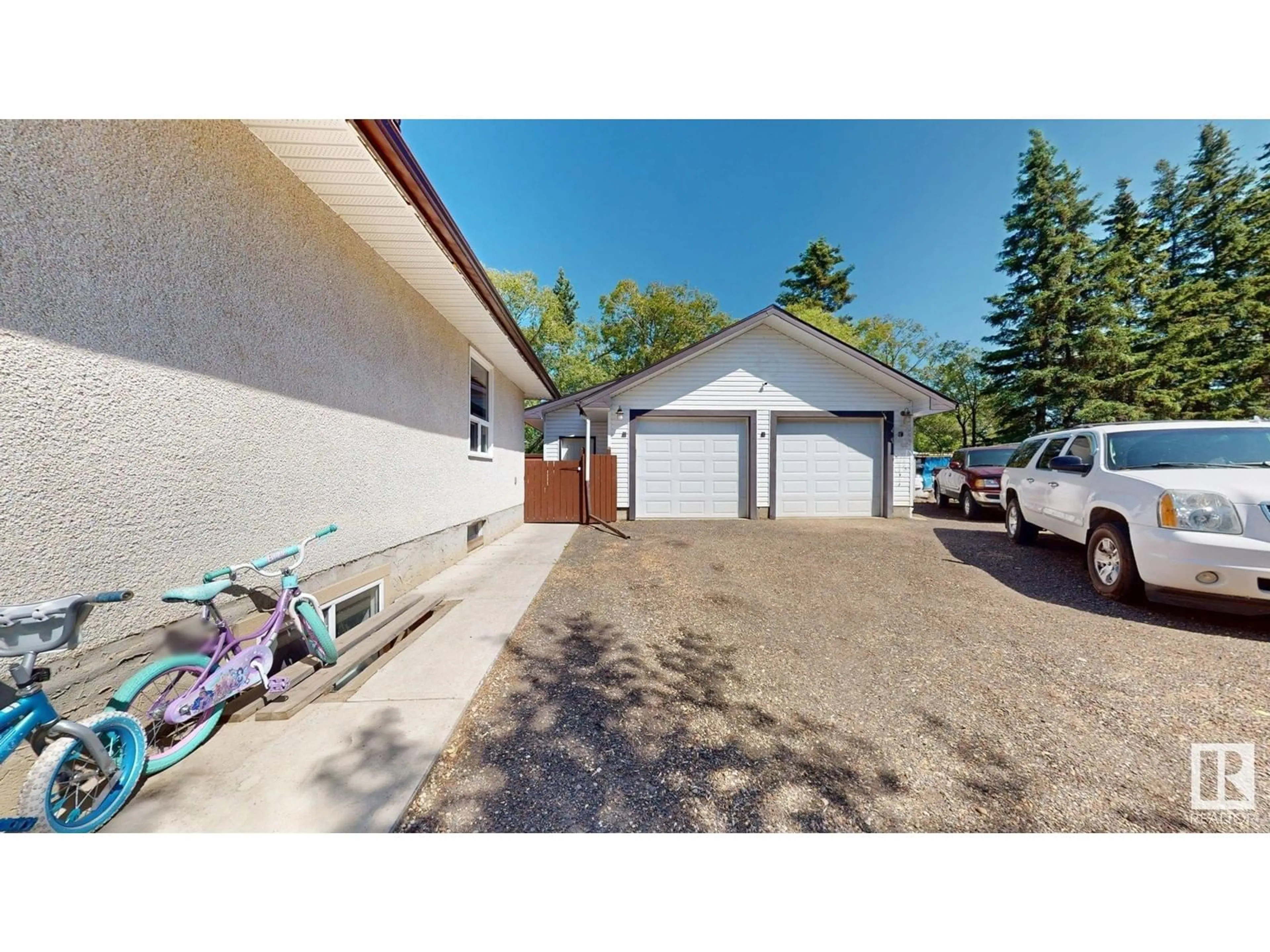 A pic from outside/outdoor area/front of a property/back of a property/a pic from drone, street for 64 ASPEN CR, St. Albert Alberta T8N2L8