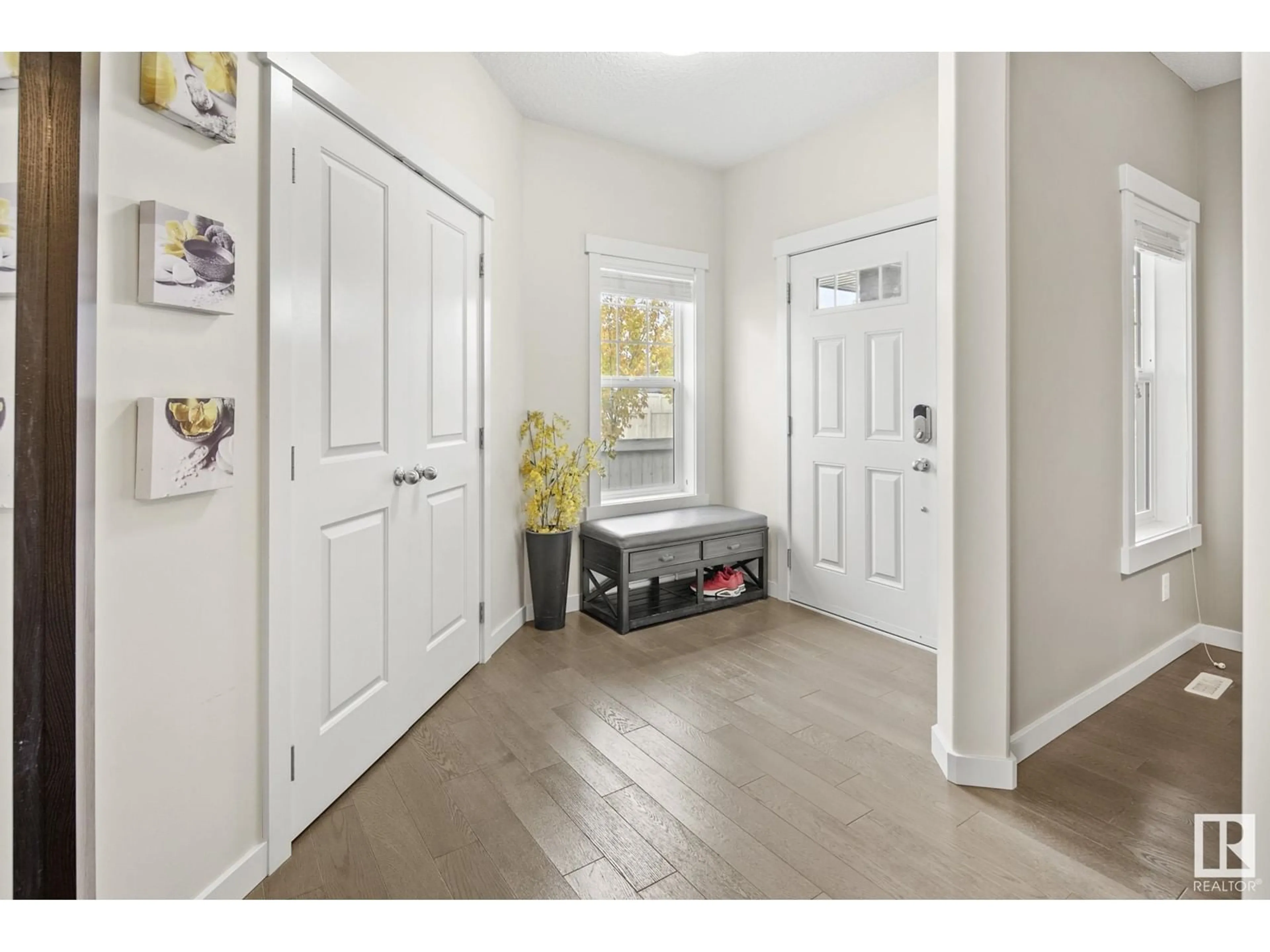 Indoor entryway for 4904 CRABAPPLE LN, Edmonton Alberta T6X0X6