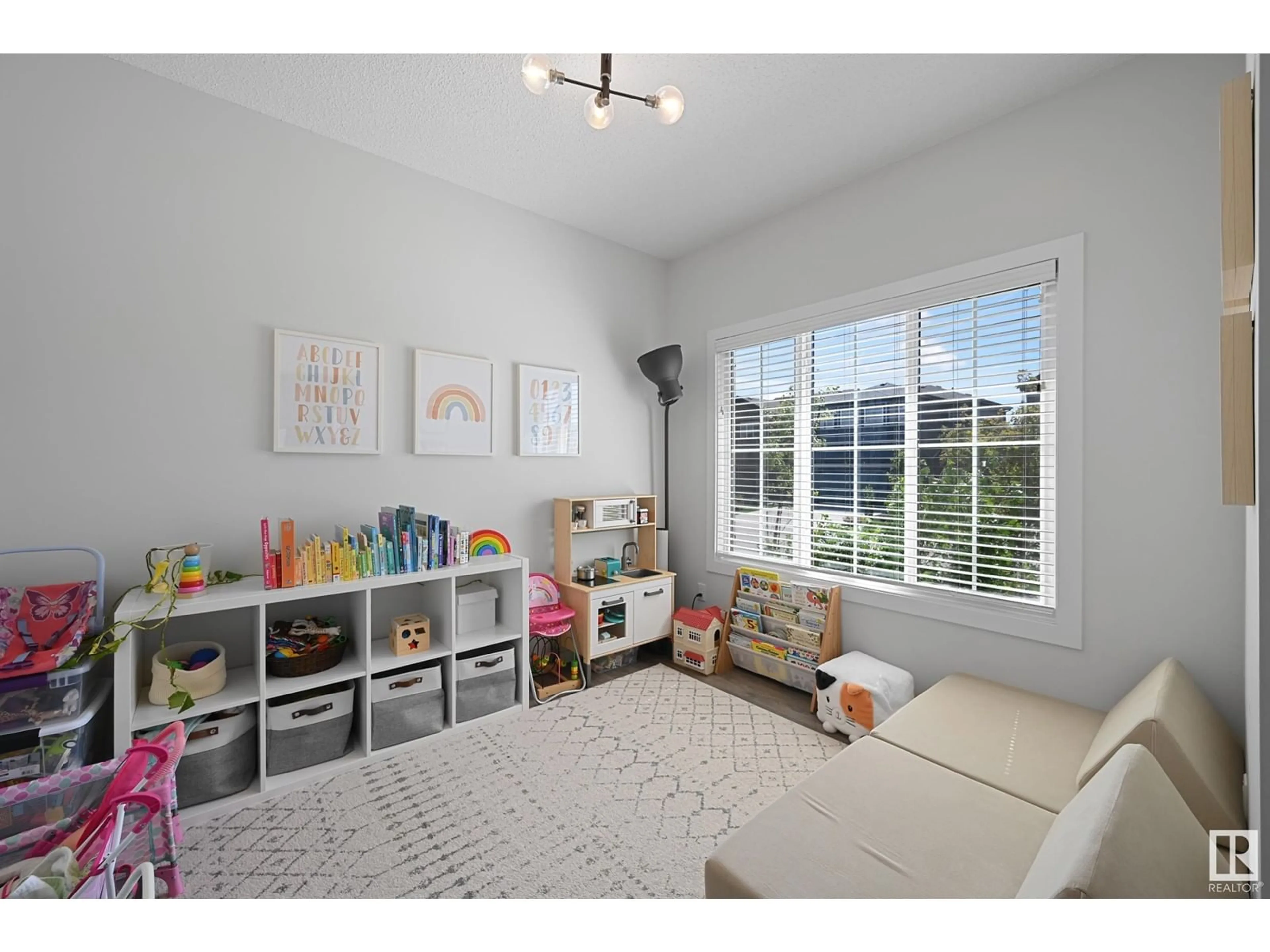 A pic of a room for 22128 87 AV, Edmonton Alberta T5T1K8