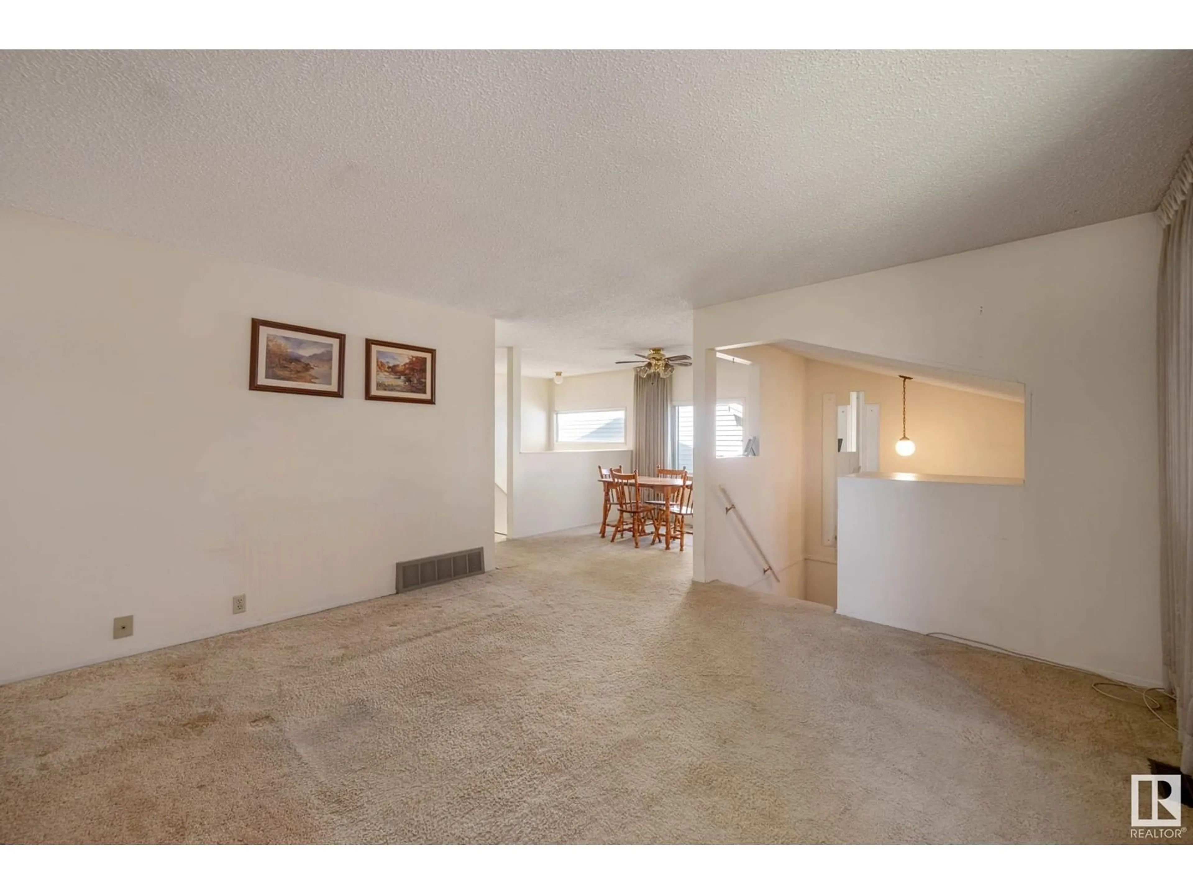 A pic of a room for 18409 96A AV, Edmonton Alberta T5T3N8