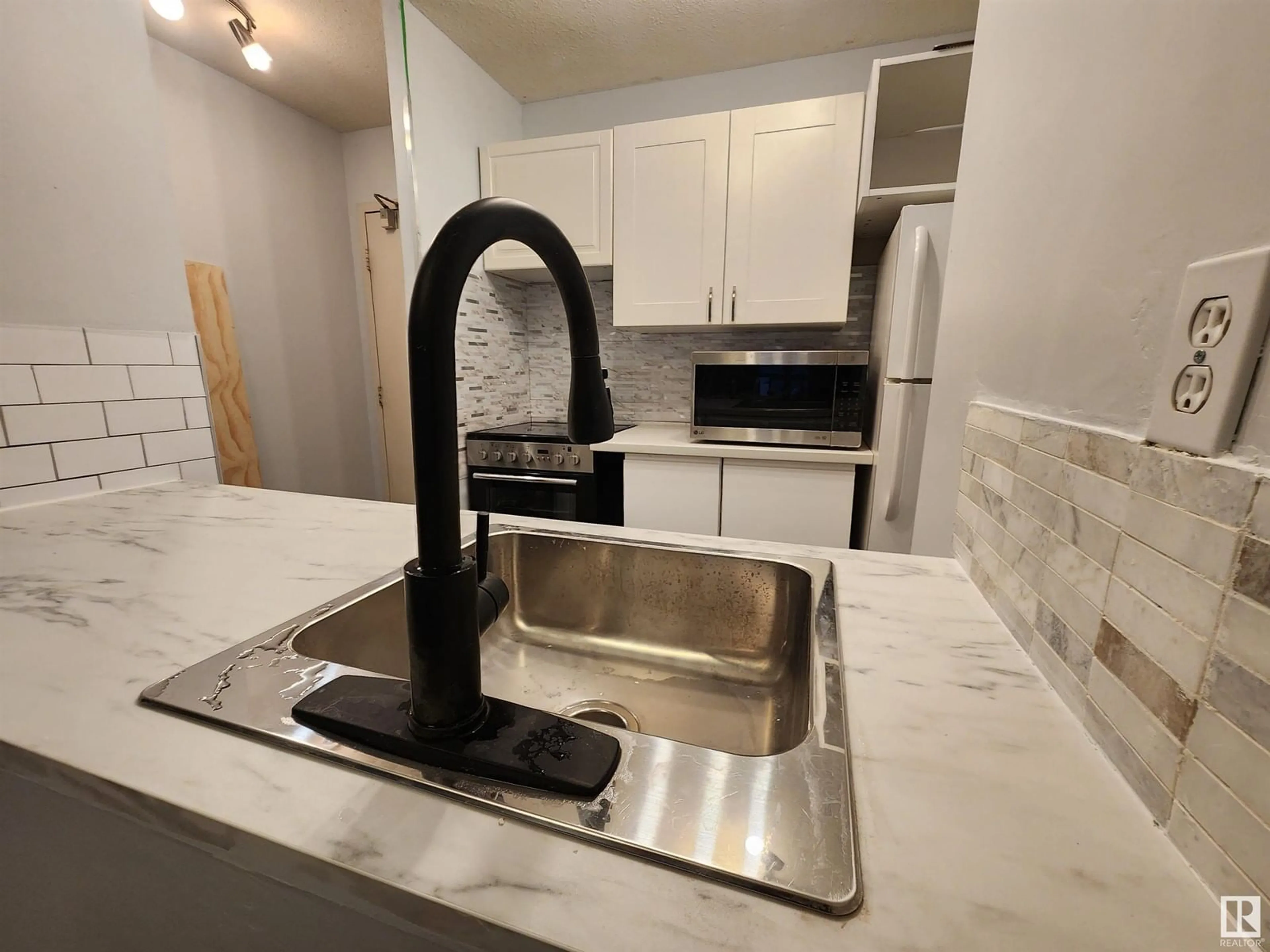 Standard kitchen, ceramic/tile floor for #207 - 10160 114 ST NW, Edmonton Alberta T5K2L2