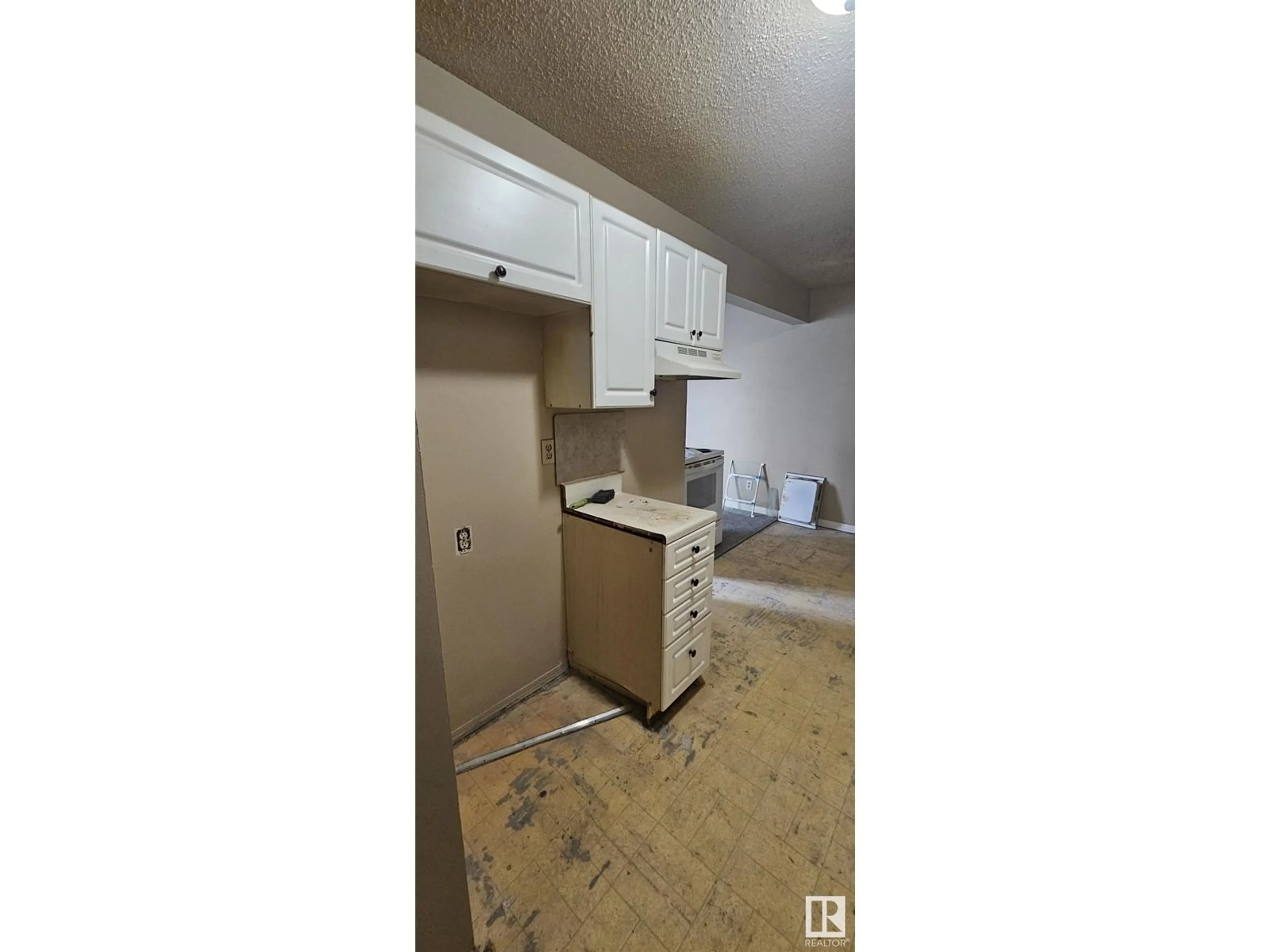 A pic of a room for 204 - 3720 118 AV, Edmonton Alberta T5W0Z6