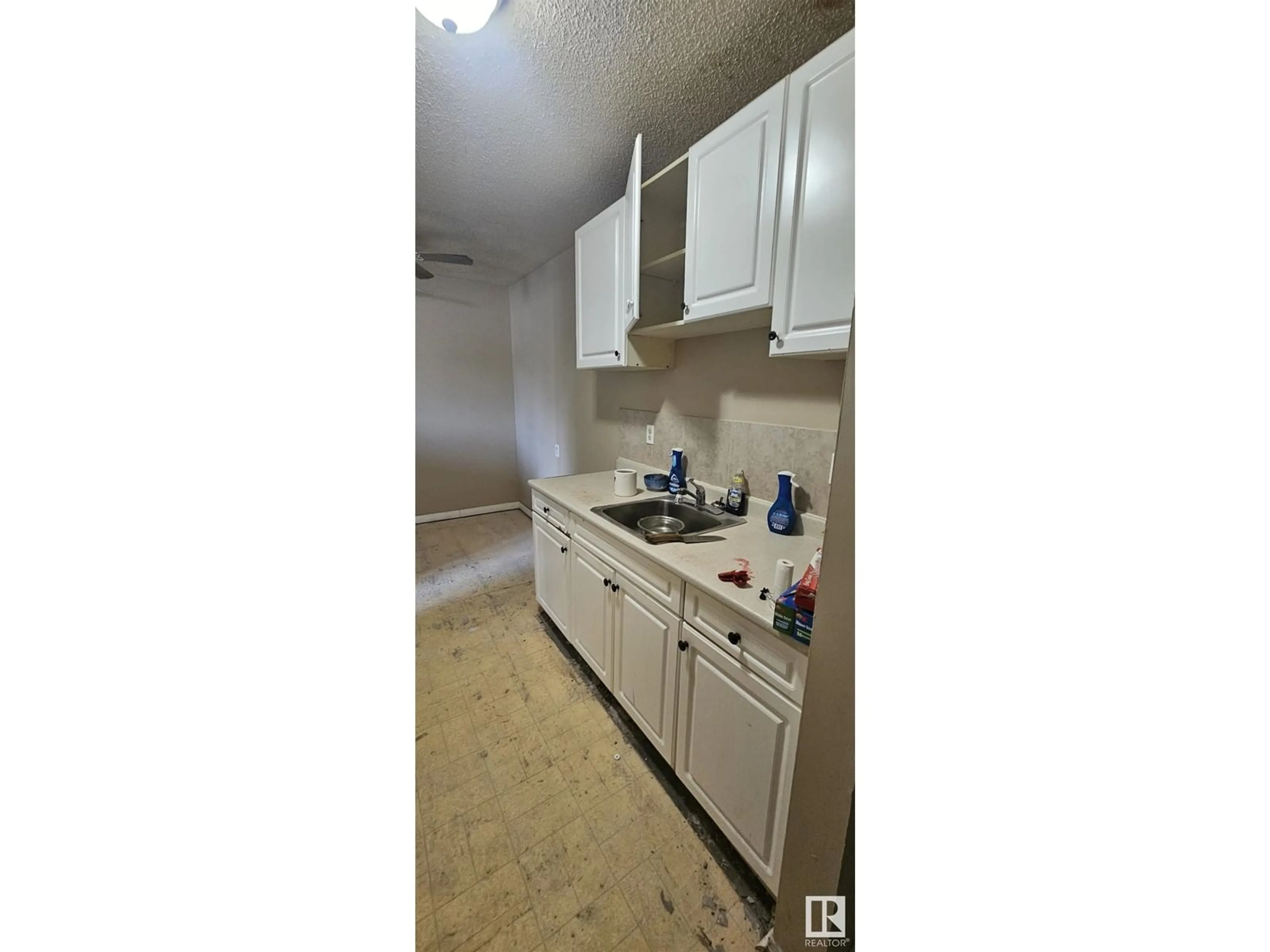 Standard kitchen, unknown for 204 - 3720 118 AV, Edmonton Alberta T5W0Z6