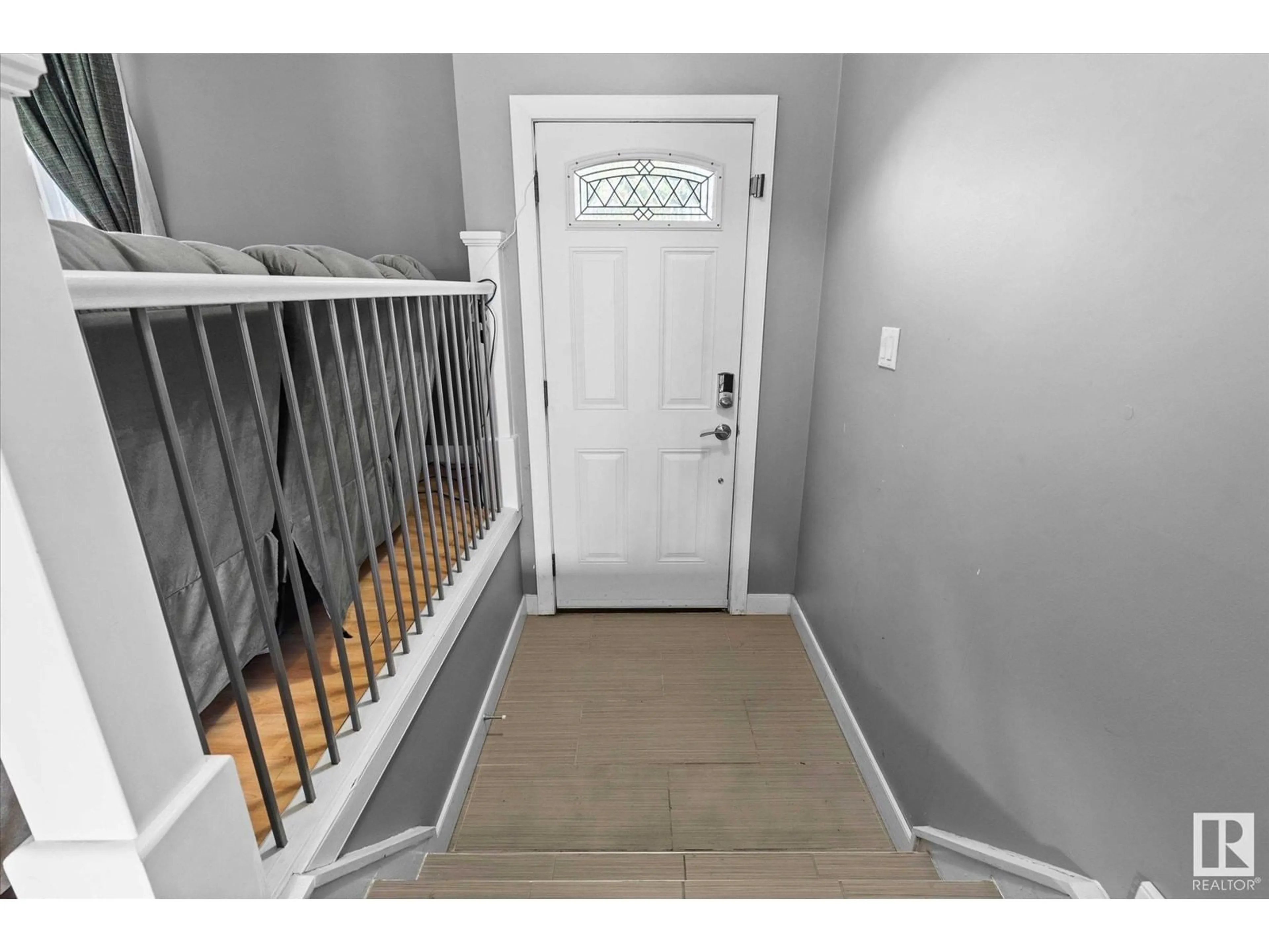 Indoor entryway for 49 BRAZEAU DR, Devon Alberta T9G1M3
