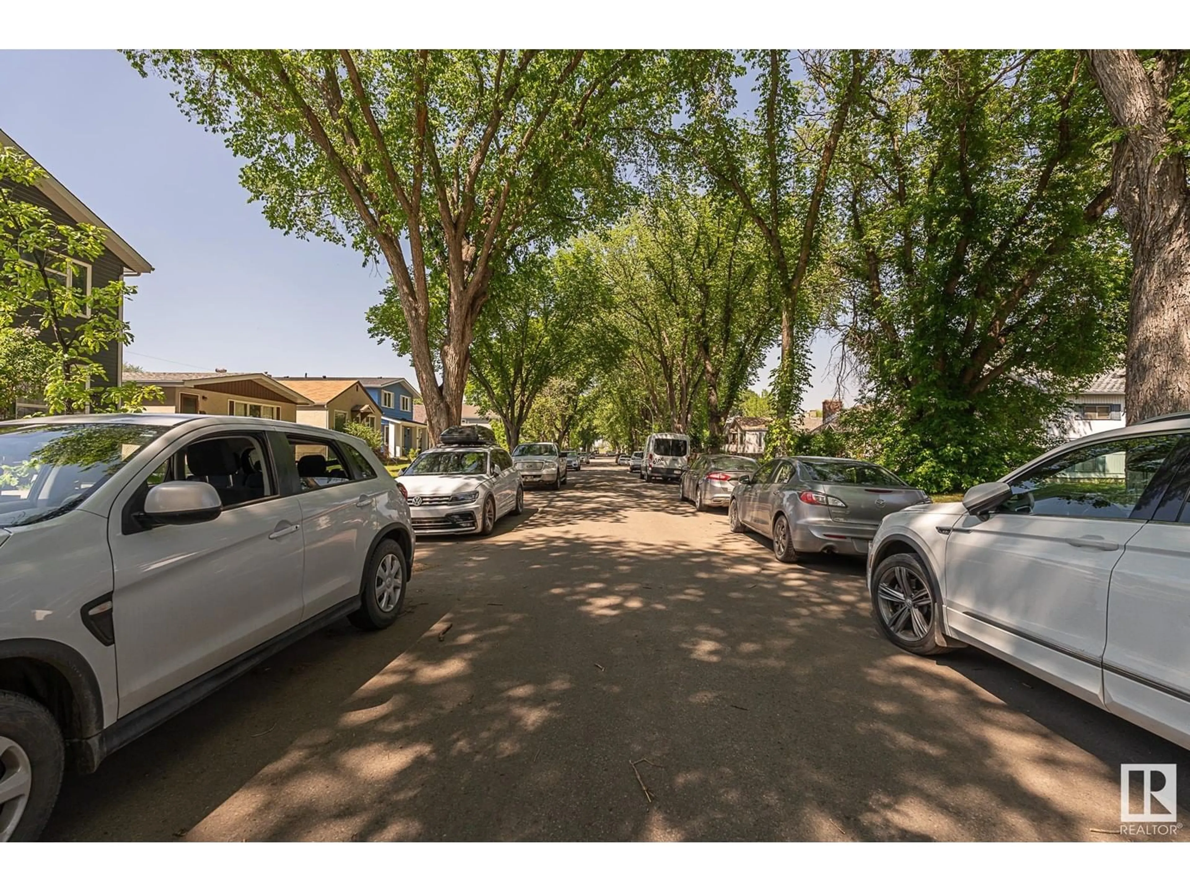 Parking for NW - 12018 62 ST, Edmonton Alberta T5W5C8
