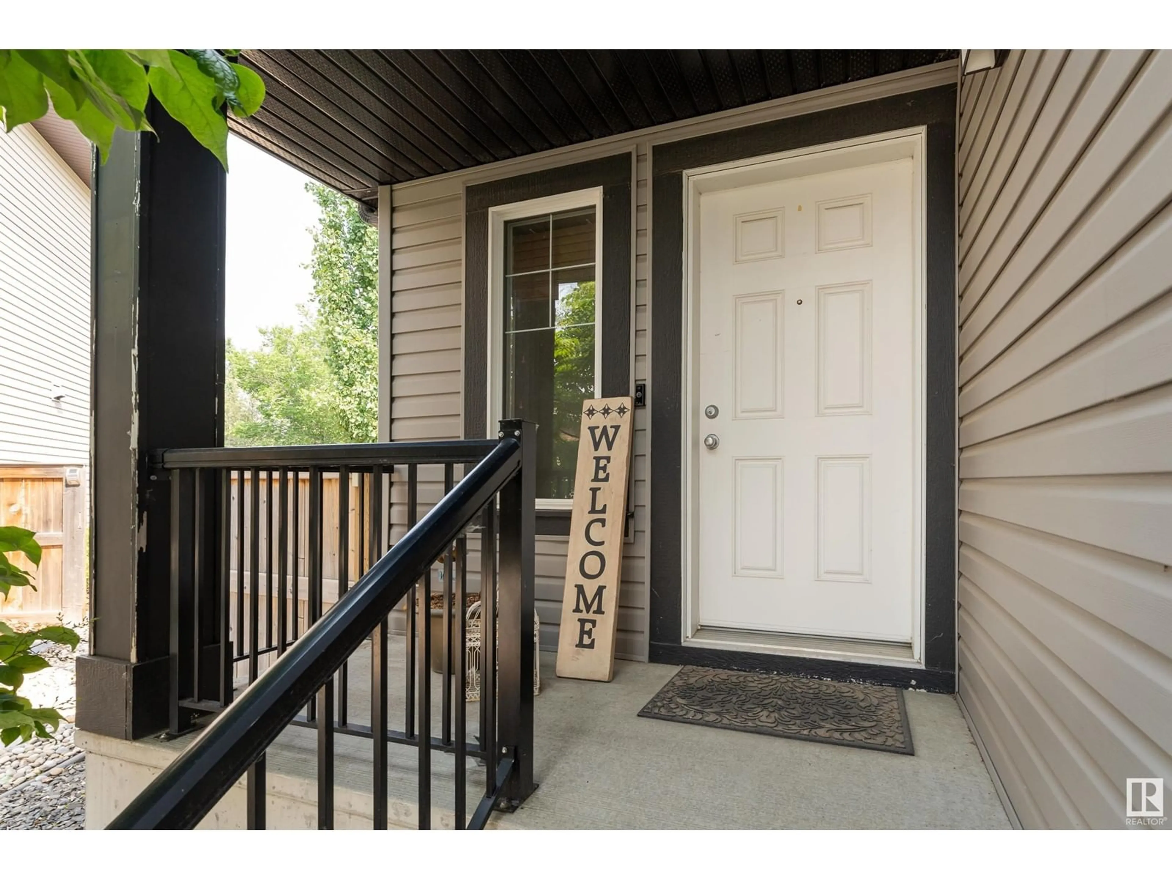 Indoor entryway for 57 WHISTLER PL, Fort Saskatchewan Alberta T8L0B6
