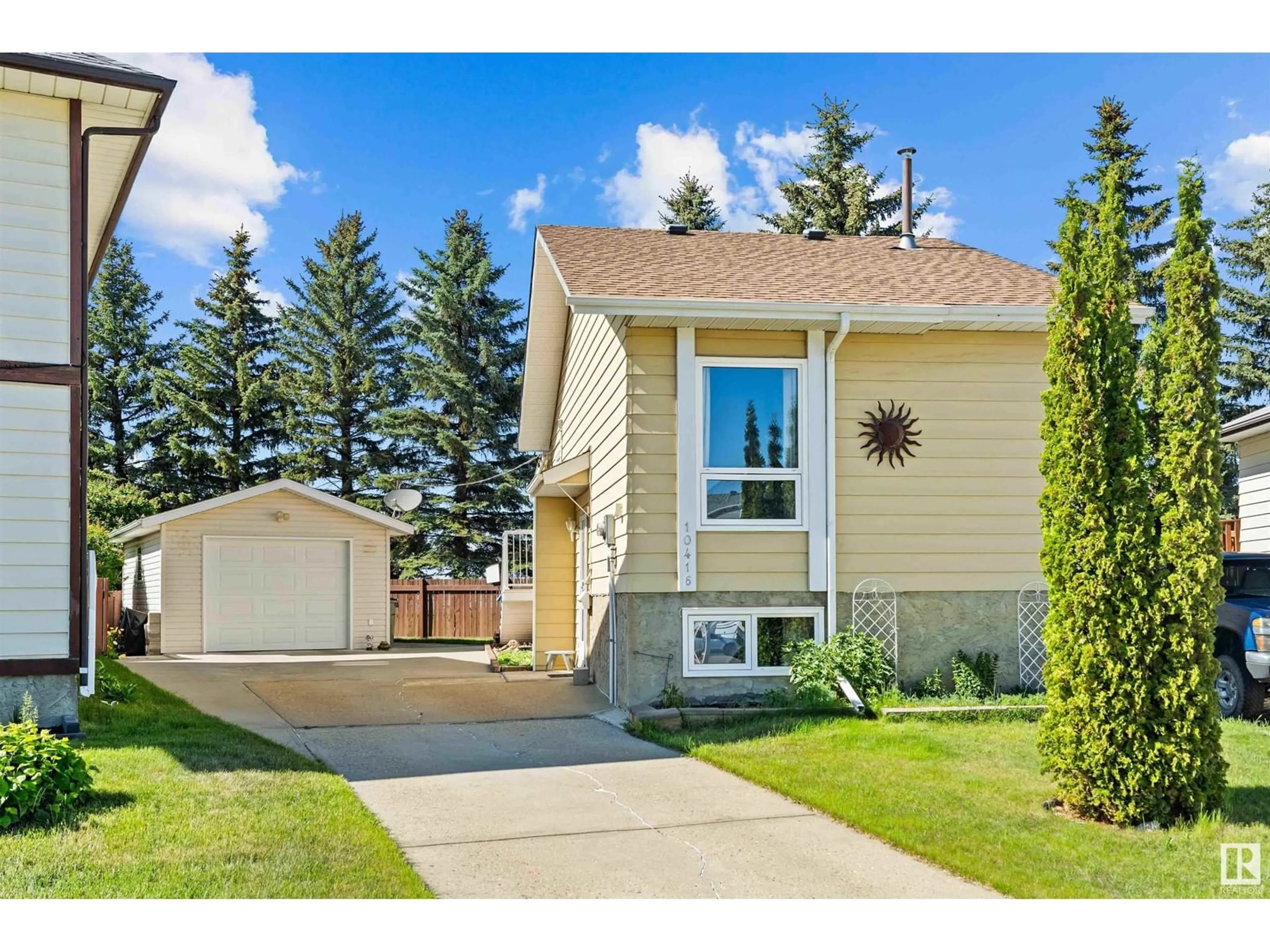 Home with vinyl exterior material, street for 10416 98 AV, Morinville Alberta T8R1C8