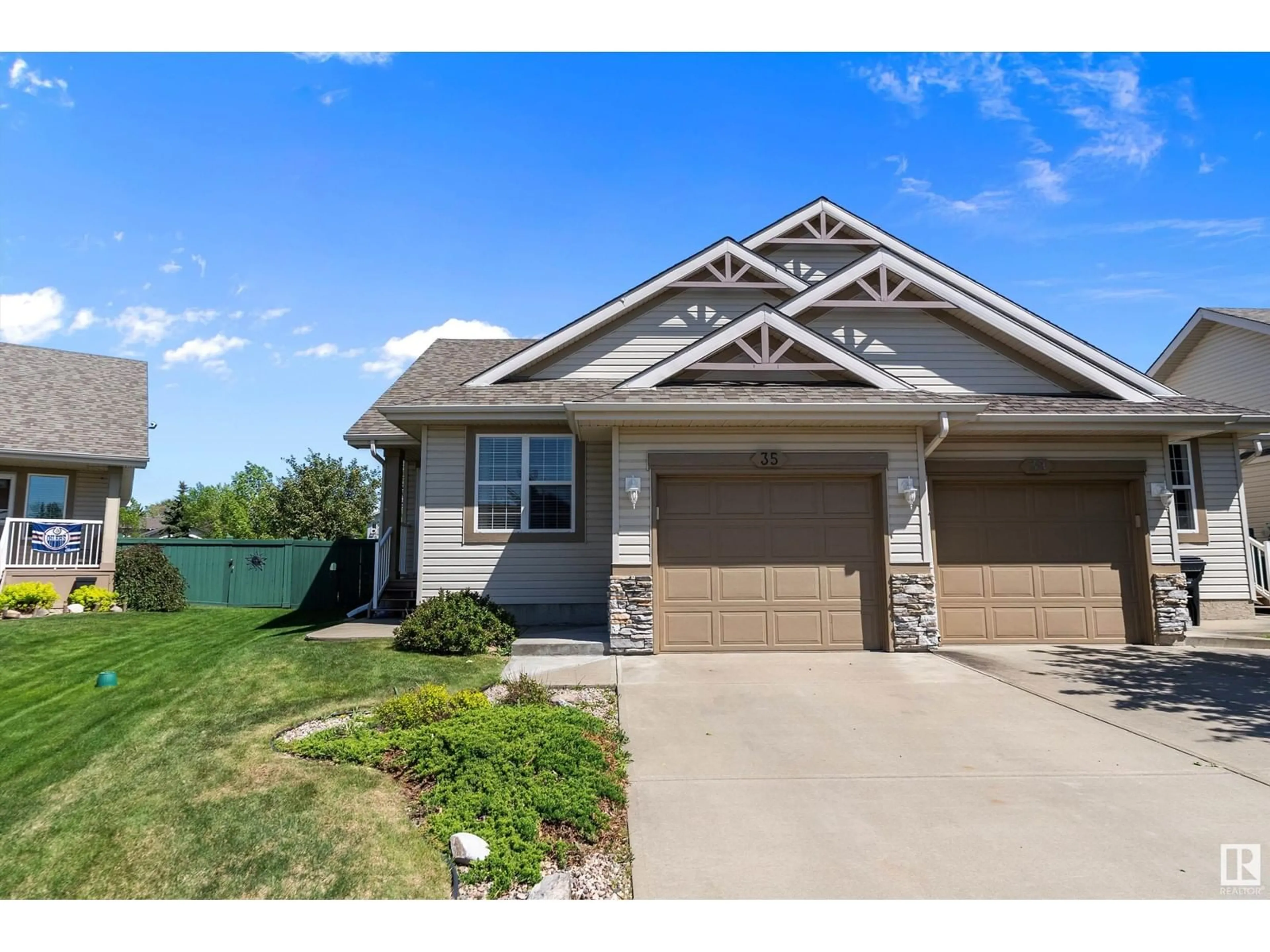 Home with vinyl exterior material, street for 35 CHRISTINA CT, Sherwood Park Alberta T8H2H4