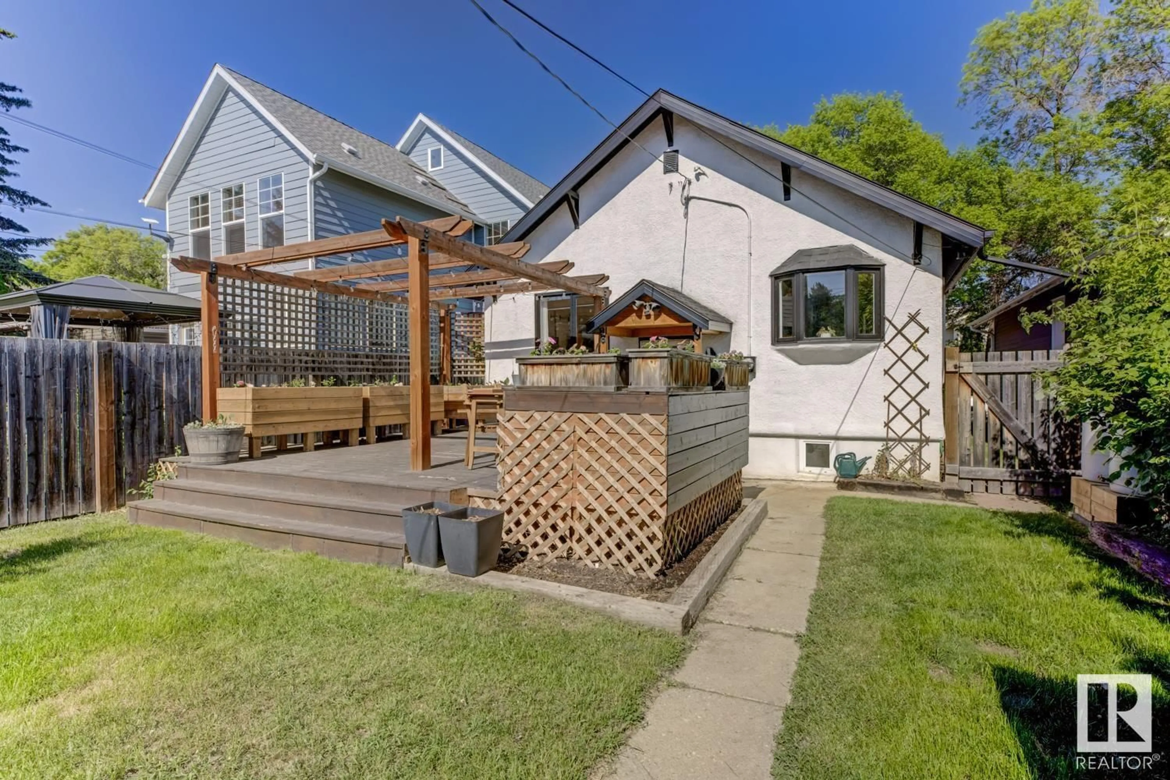 Patio, street for NW - 11214 67 ST, Edmonton Alberta T5B1L1