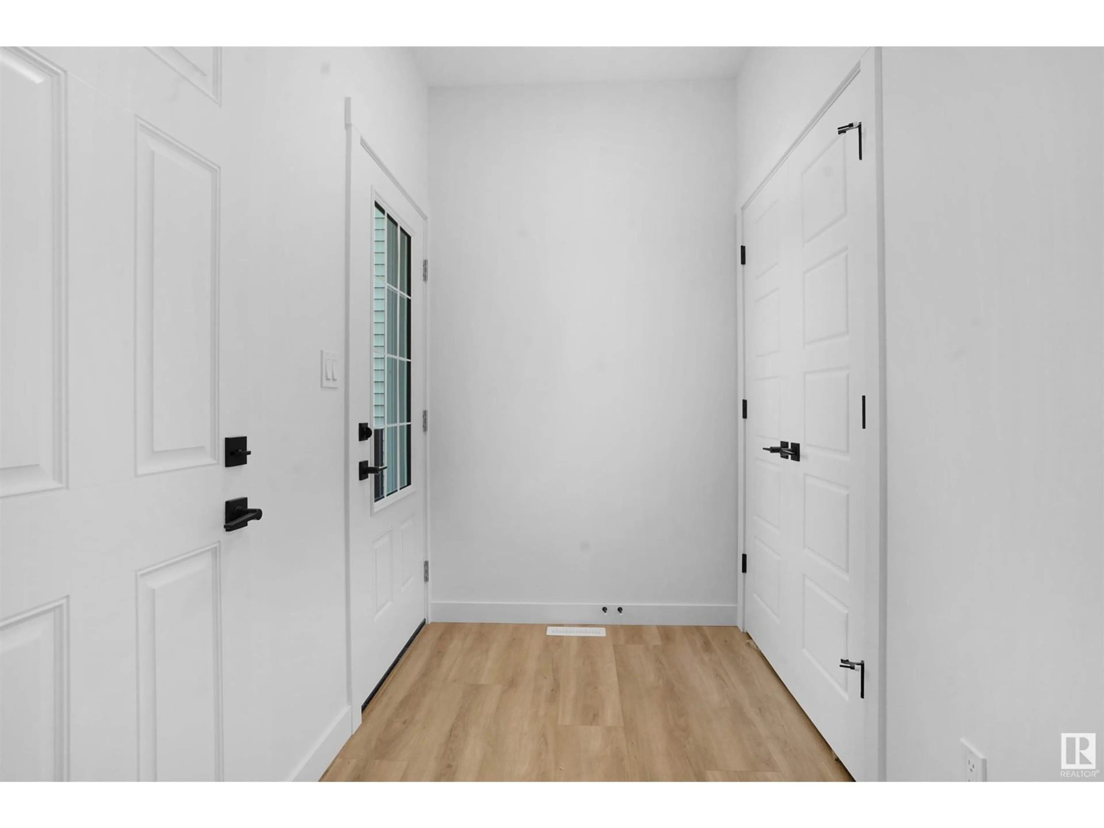 Indoor entryway for NW - 4020 208 ST, Edmonton Alberta T6M3E4