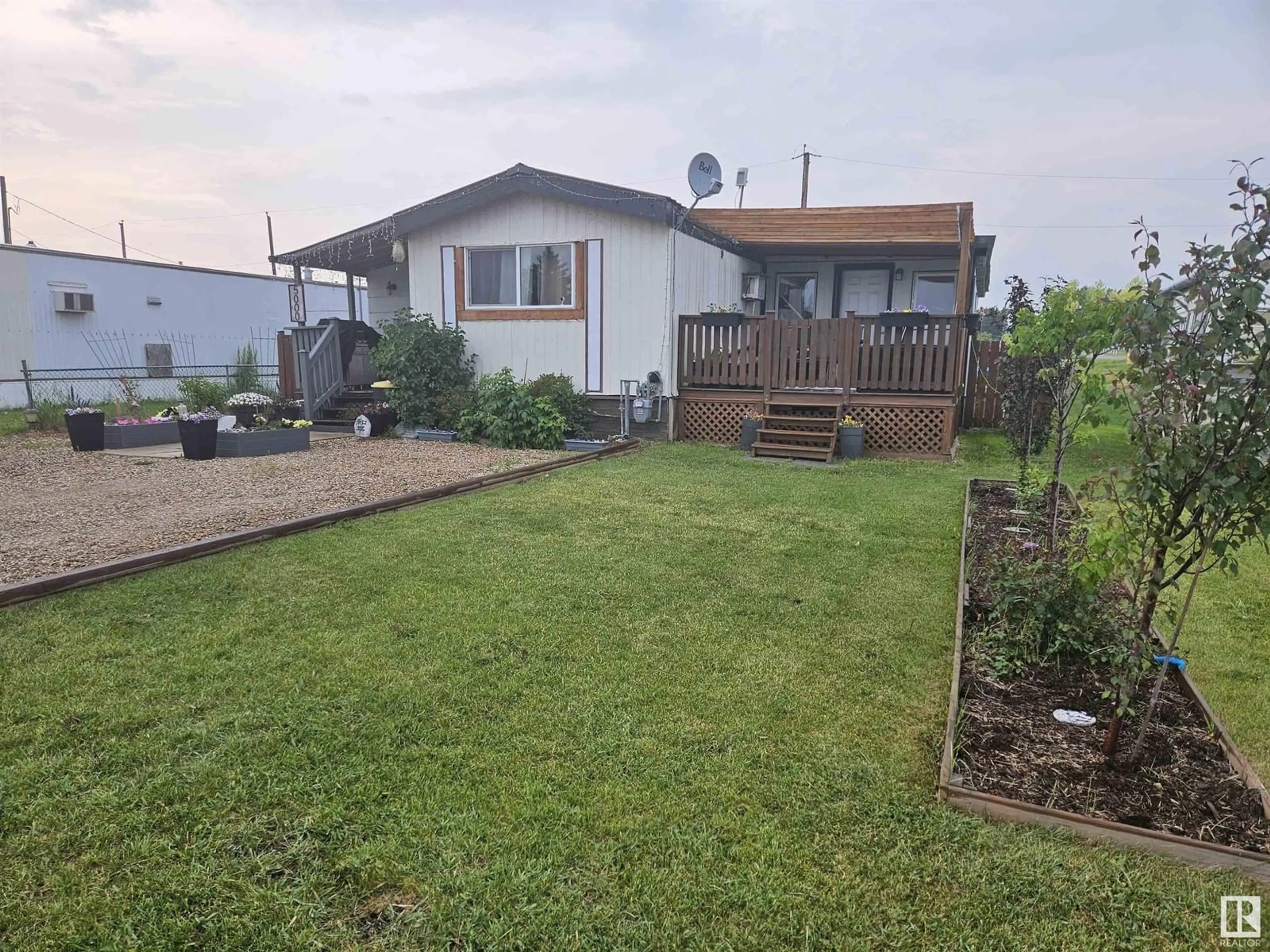 A pic from outside/outdoor area/front of a property/back of a property/a pic from drone, unknown for 5000 59 AV, Viking Alberta T0B4N0