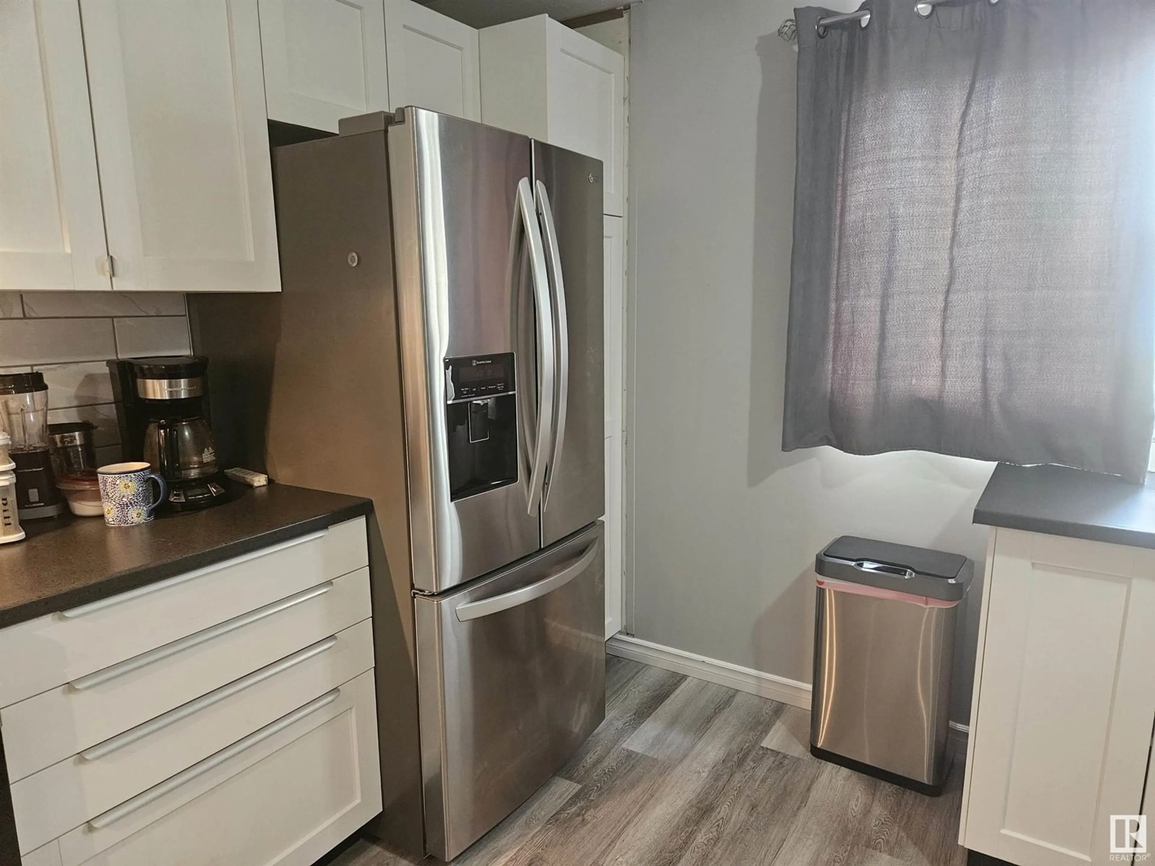 Standard kitchen, unknown for 5000 59 AV, Viking Alberta T0B4N0