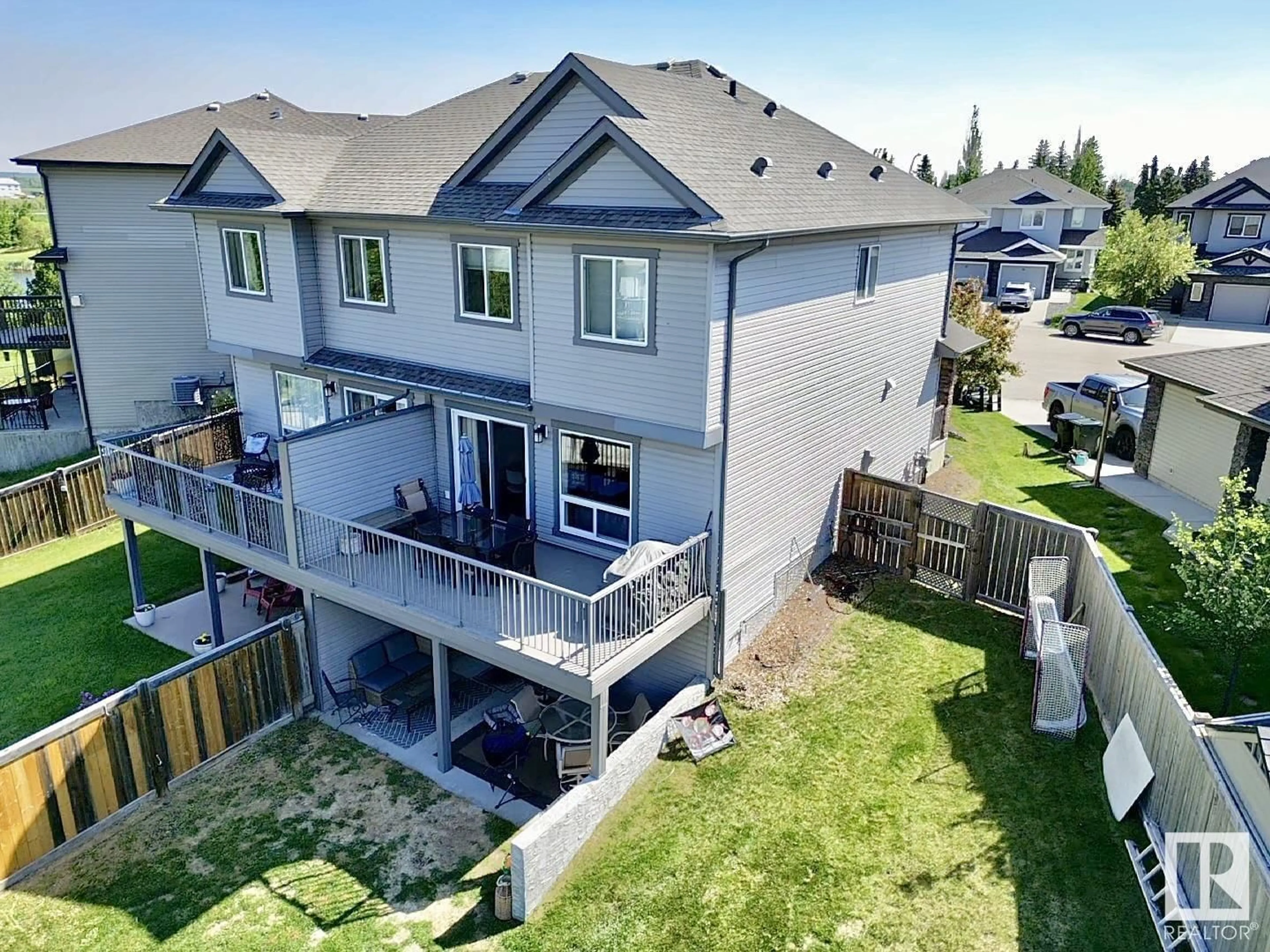 A pic from outside/outdoor area/front of a property/back of a property/a pic from drone, unknown for 64 AUSTIN CO, Spruce Grove Alberta T7X0N4