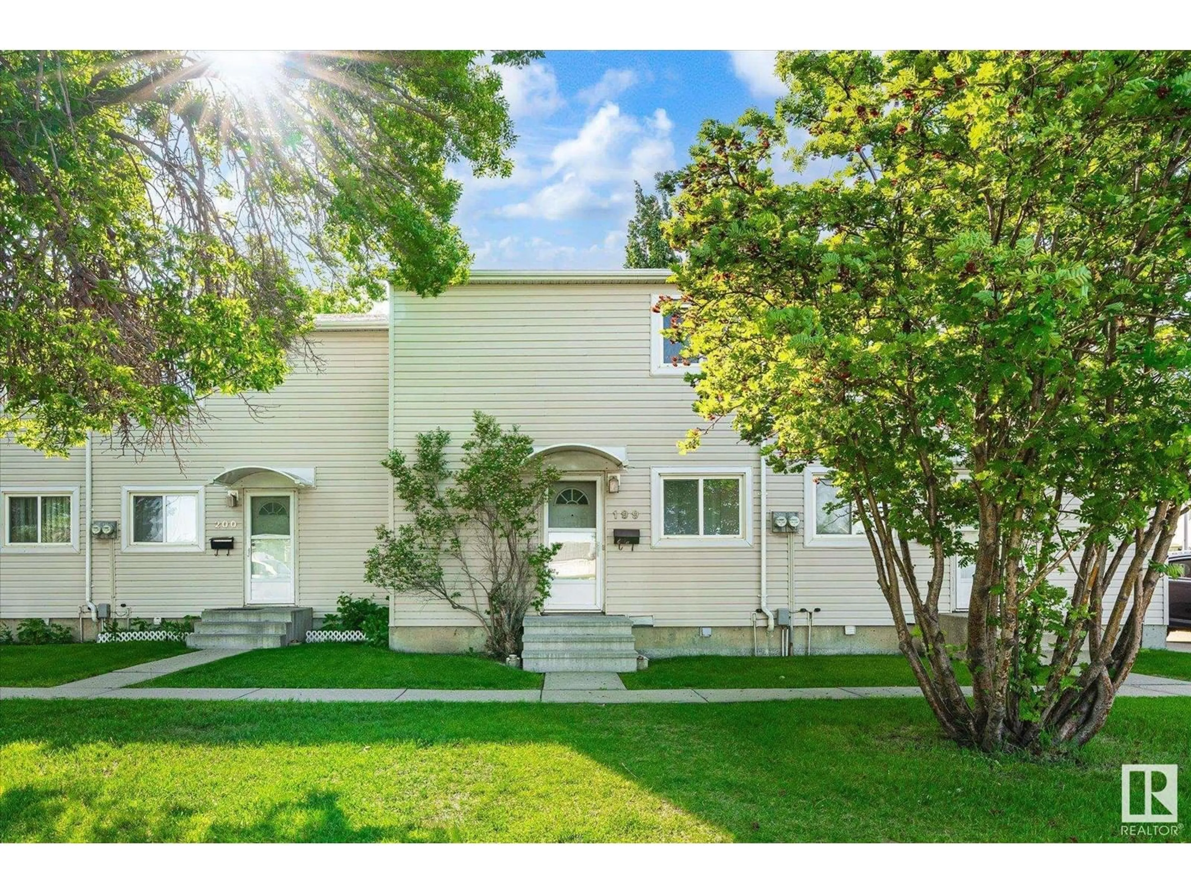 Home with vinyl exterior material, street for 199 CENTENNIAL CO, Edmonton Alberta T5P0V4