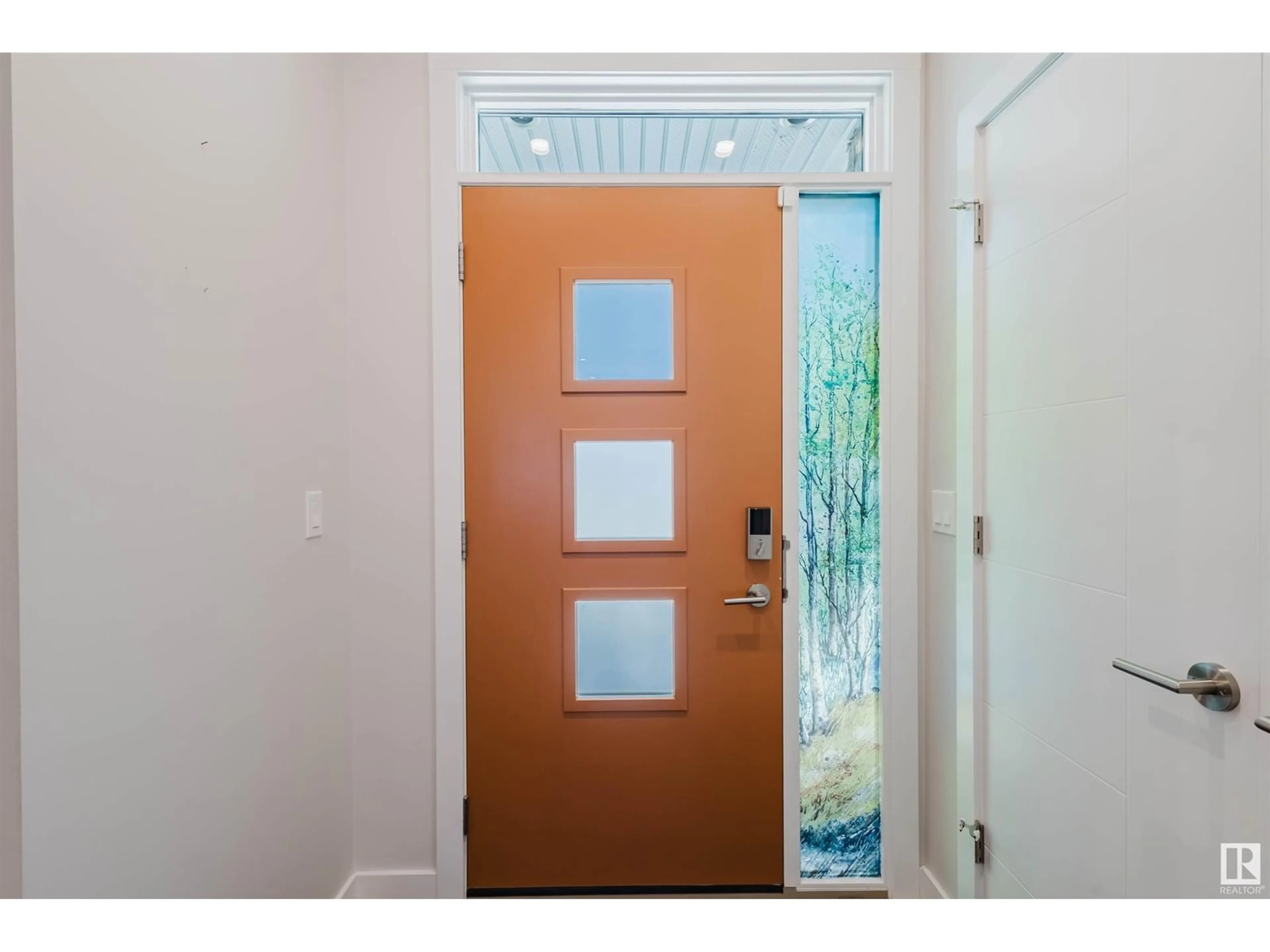 Indoor entryway for 9214 81 ST, Edmonton Alberta T6C2W3