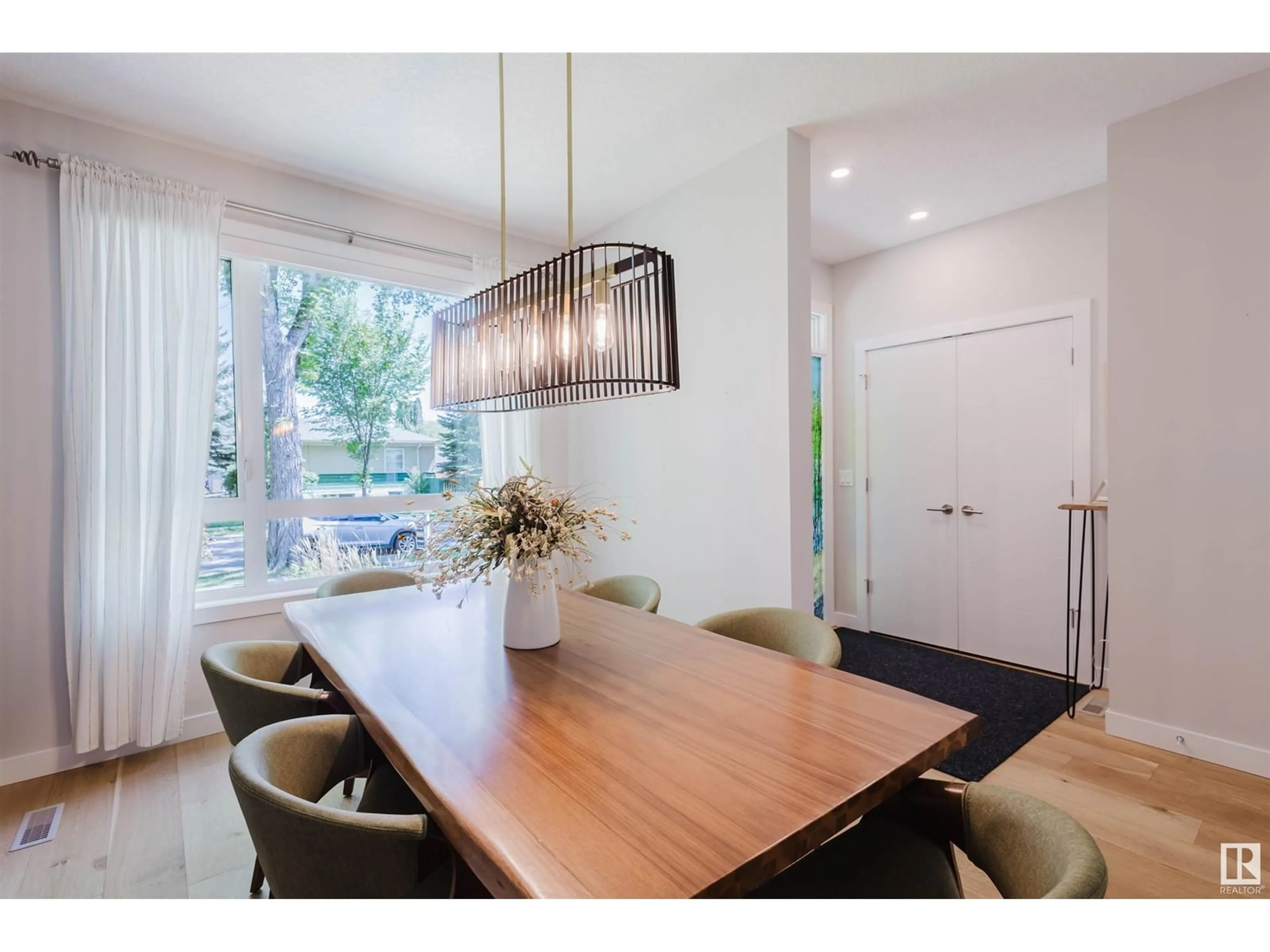 Dining room, wood/laminate floor for 9214 81 ST, Edmonton Alberta T6C2W3