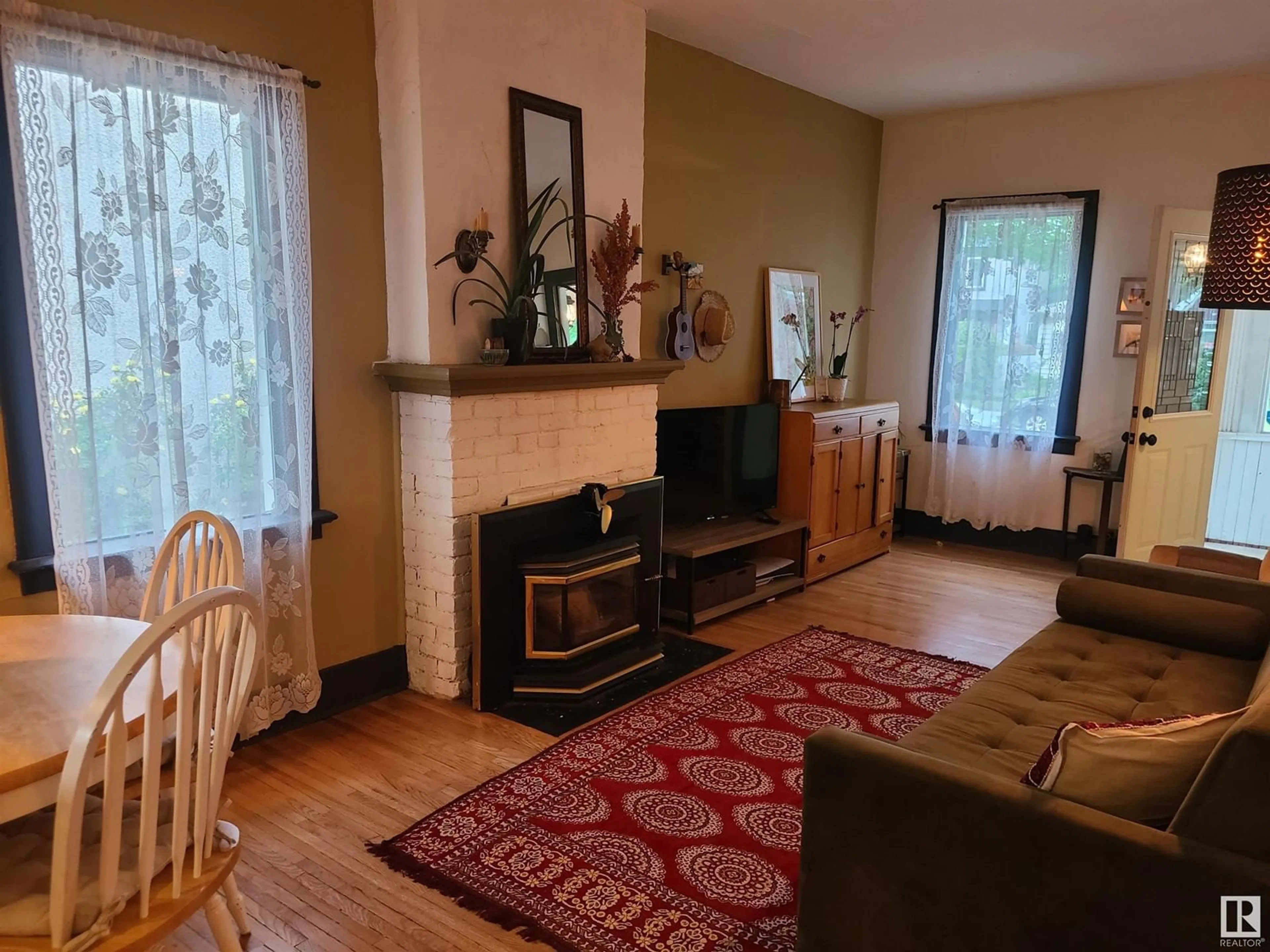Living room with furniture, wood/laminate floor for NW - 11512 122 ST, Edmonton Alberta T5M0C1
