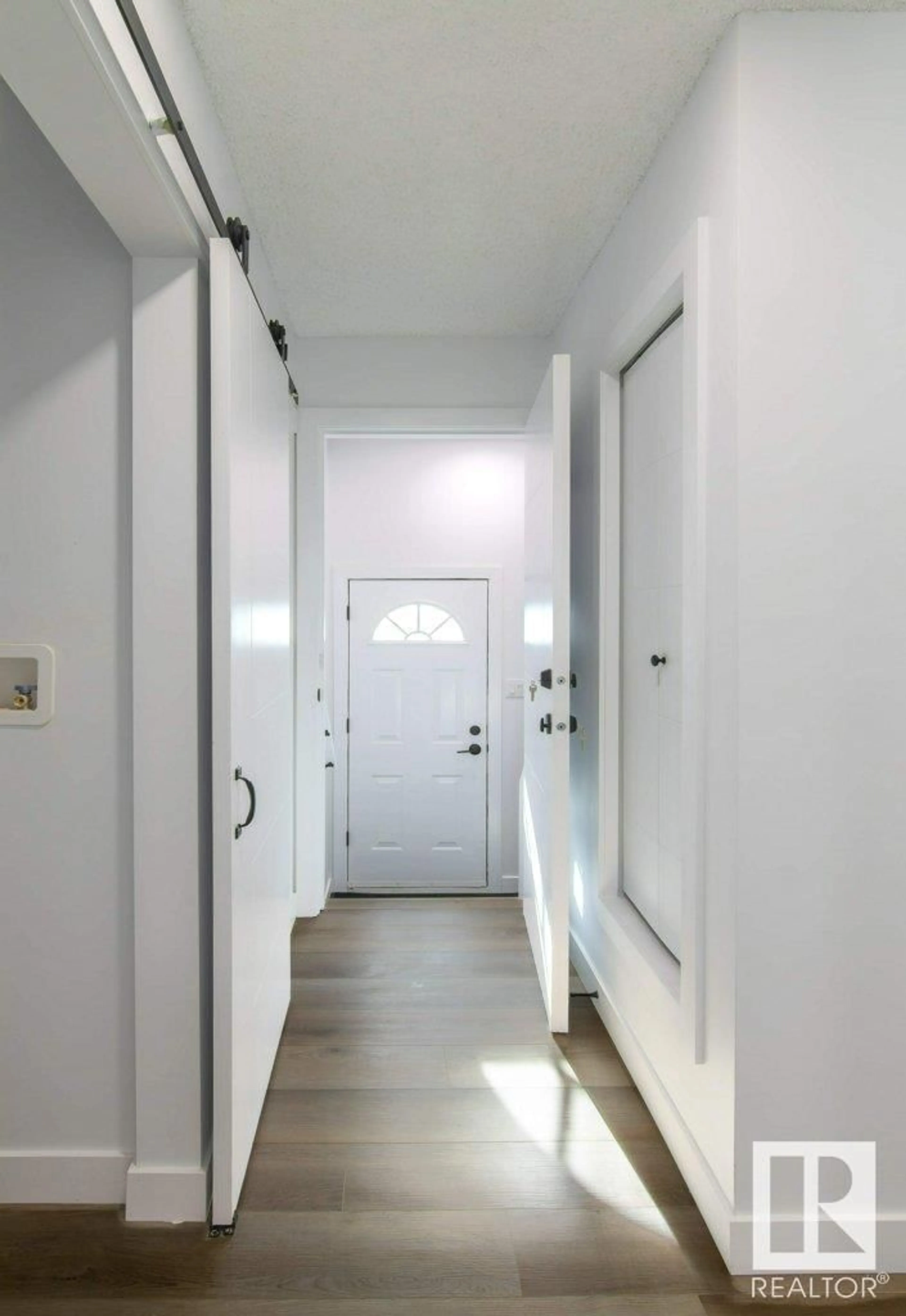 Indoor entryway for 13403 73 ST, Edmonton Alberta T5C0T7