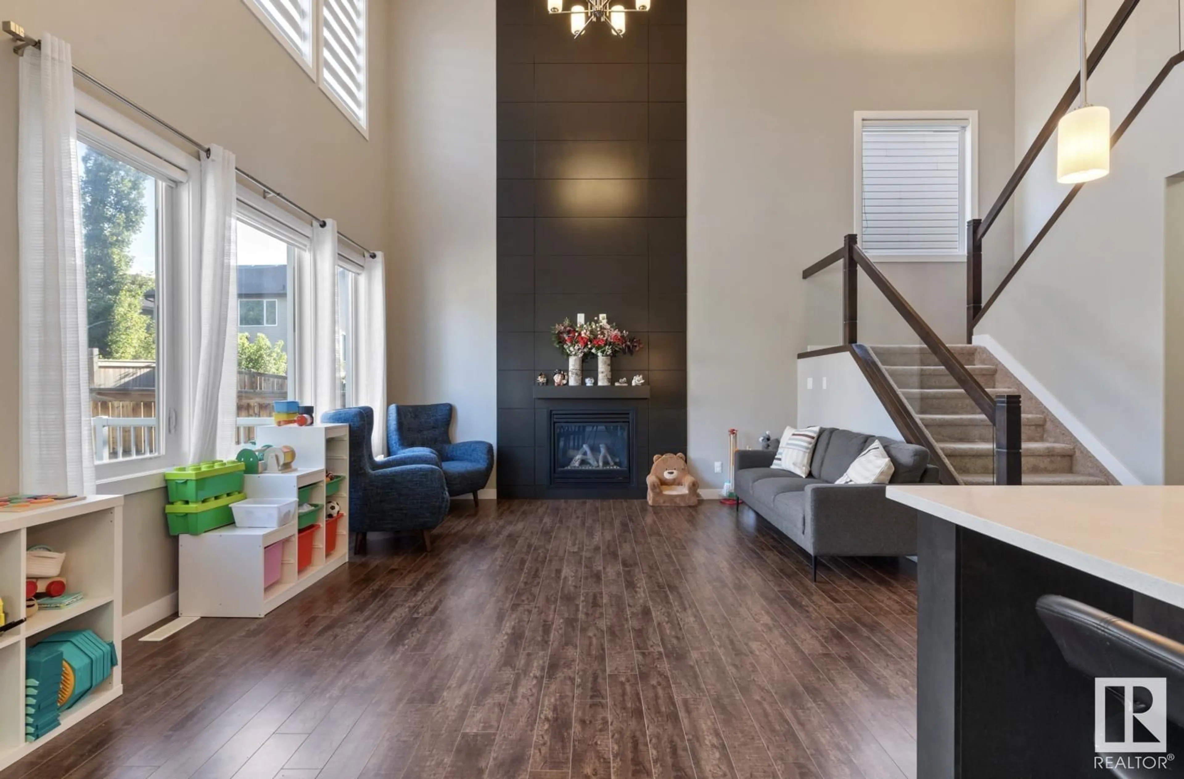 Unknown for 20711 96 AVENUE, Edmonton Alberta T5T4N1