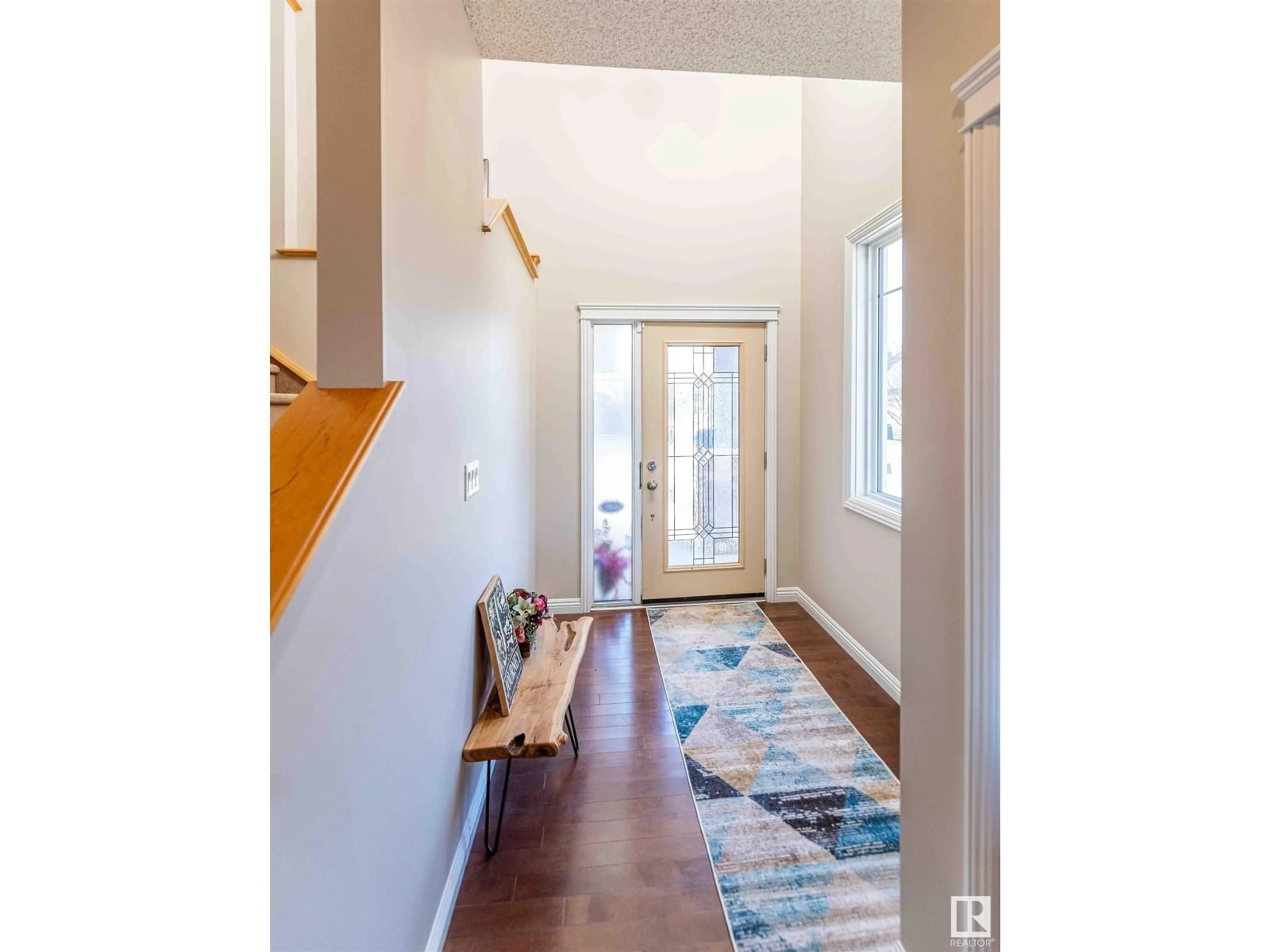 Indoor entryway for 1003 ARMITAGE CR, Edmonton Alberta T6W0H3
