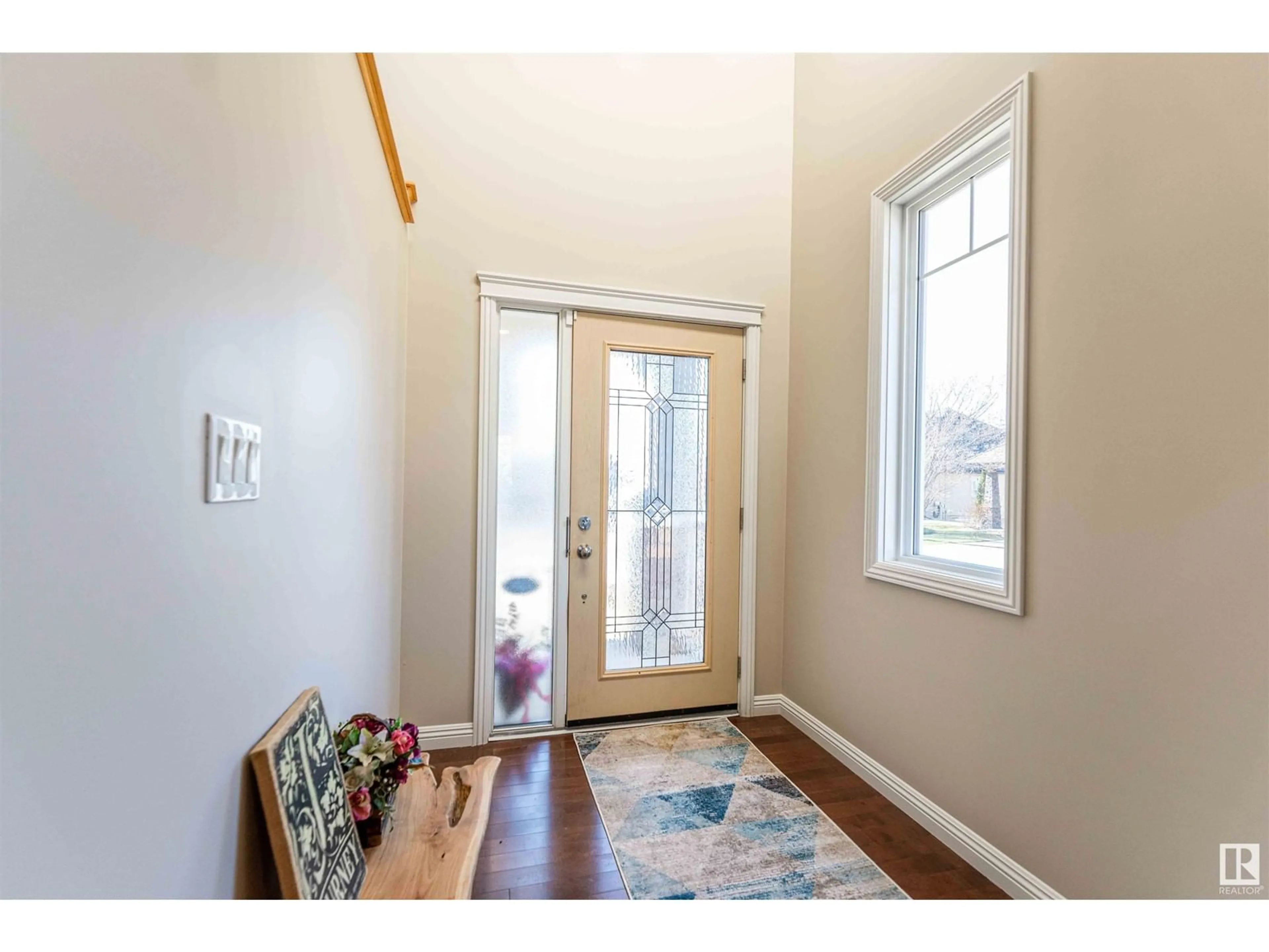 Indoor entryway for 1003 ARMITAGE CR, Edmonton Alberta T6W0H3