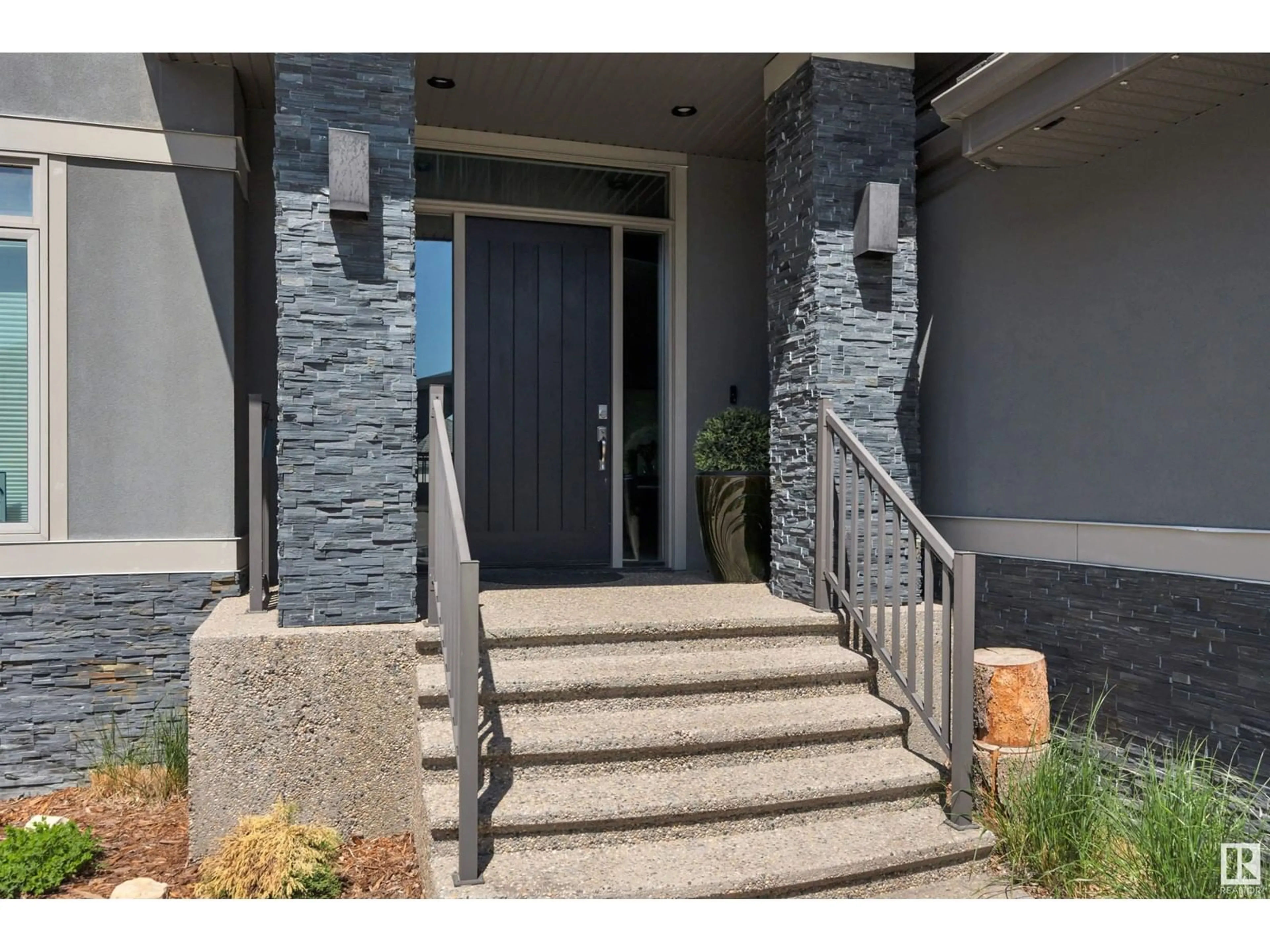 Indoor entryway for 4510 WINGFIELD BA, Edmonton Alberta T6W2E1