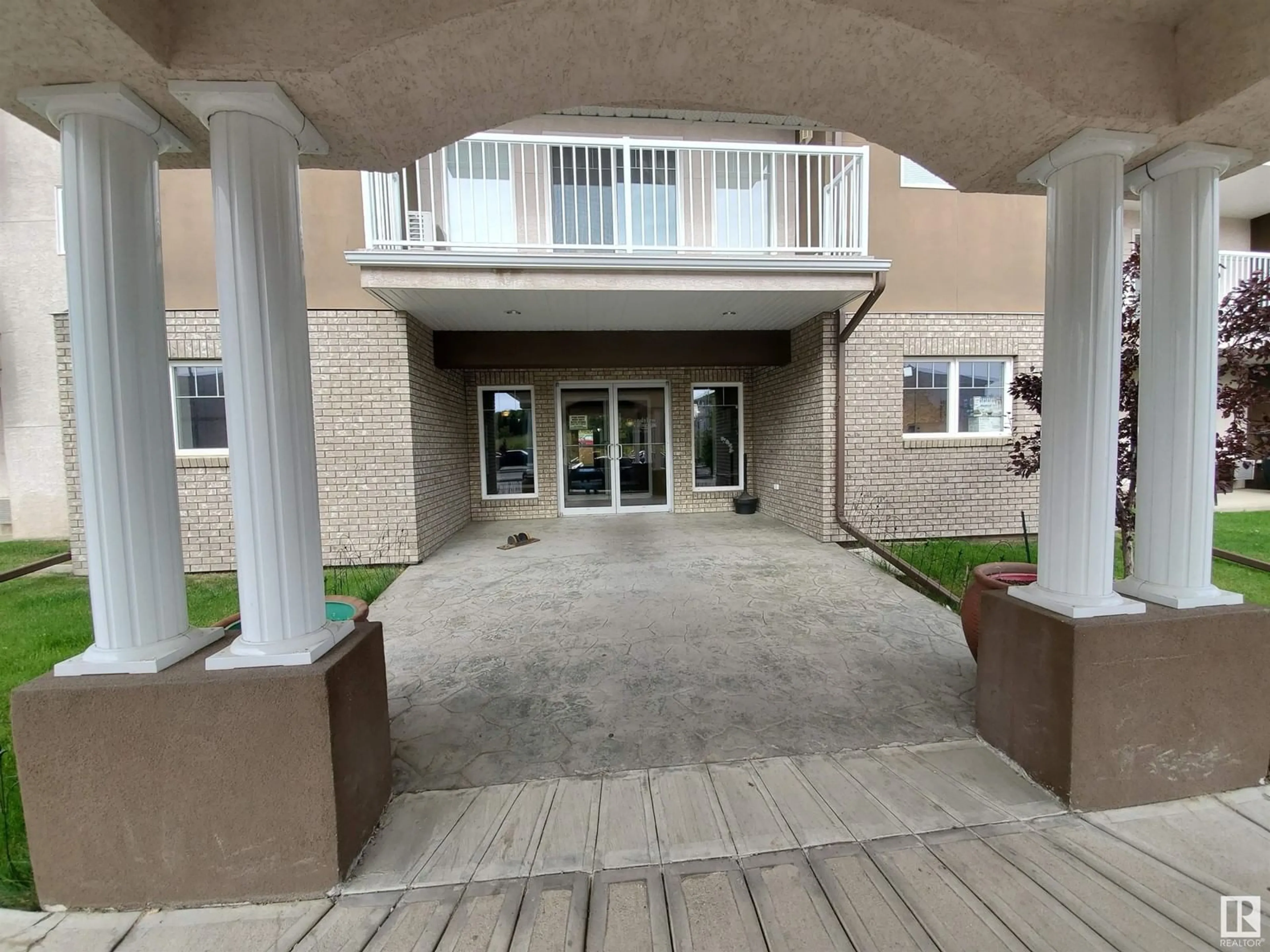 Indoor foyer for 3404 901 16 ST, Cold Lake Alberta T9M0C3