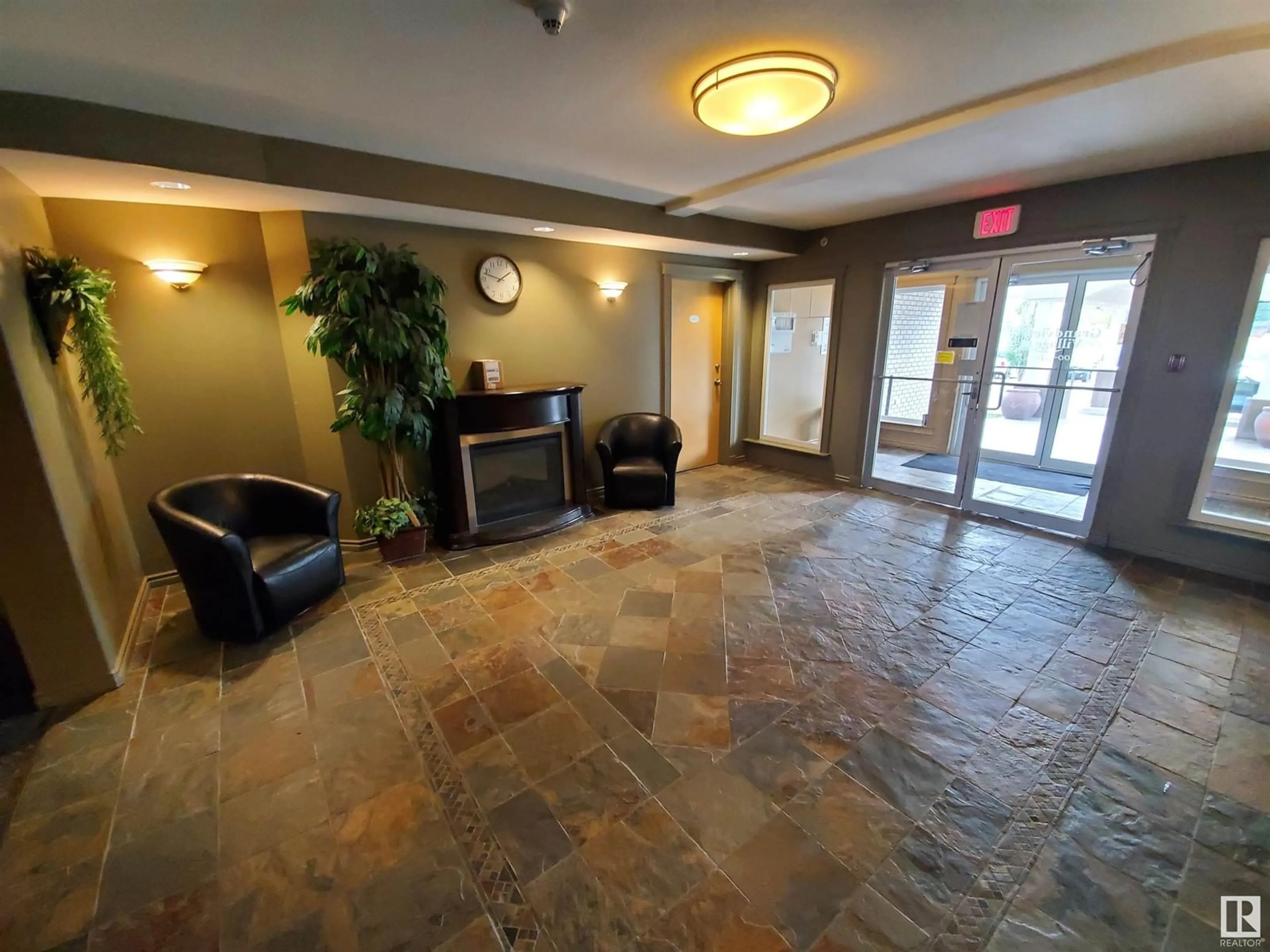 Lobby for 3404 901 16 ST, Cold Lake Alberta T9M0C3